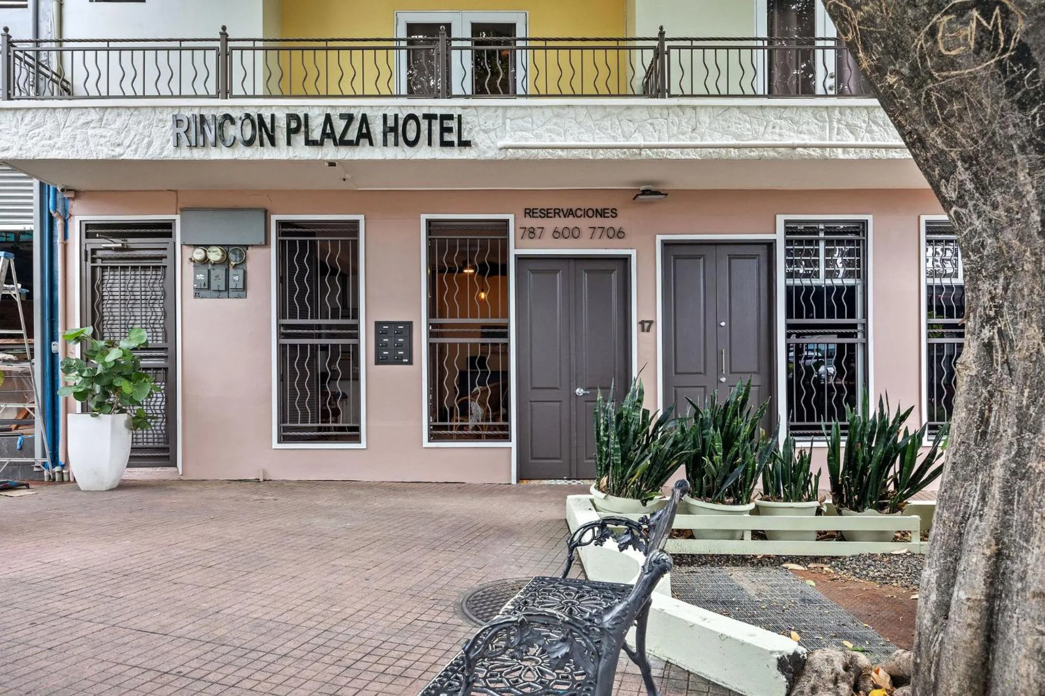 Facade/entrance in Rincon Plaza Hotel