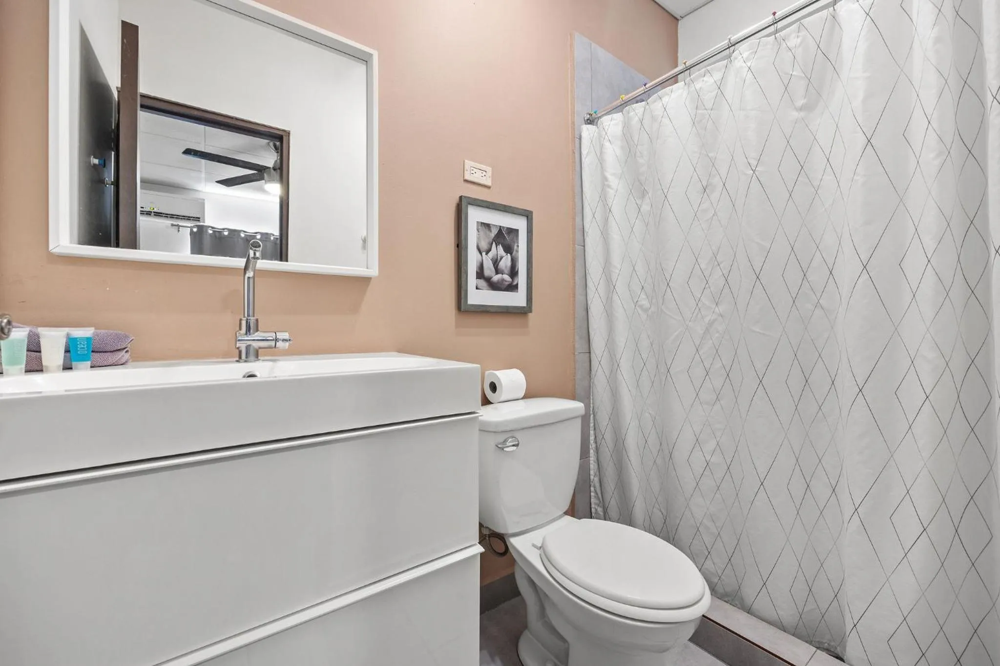 Bathroom in Rincon Plaza Hotel