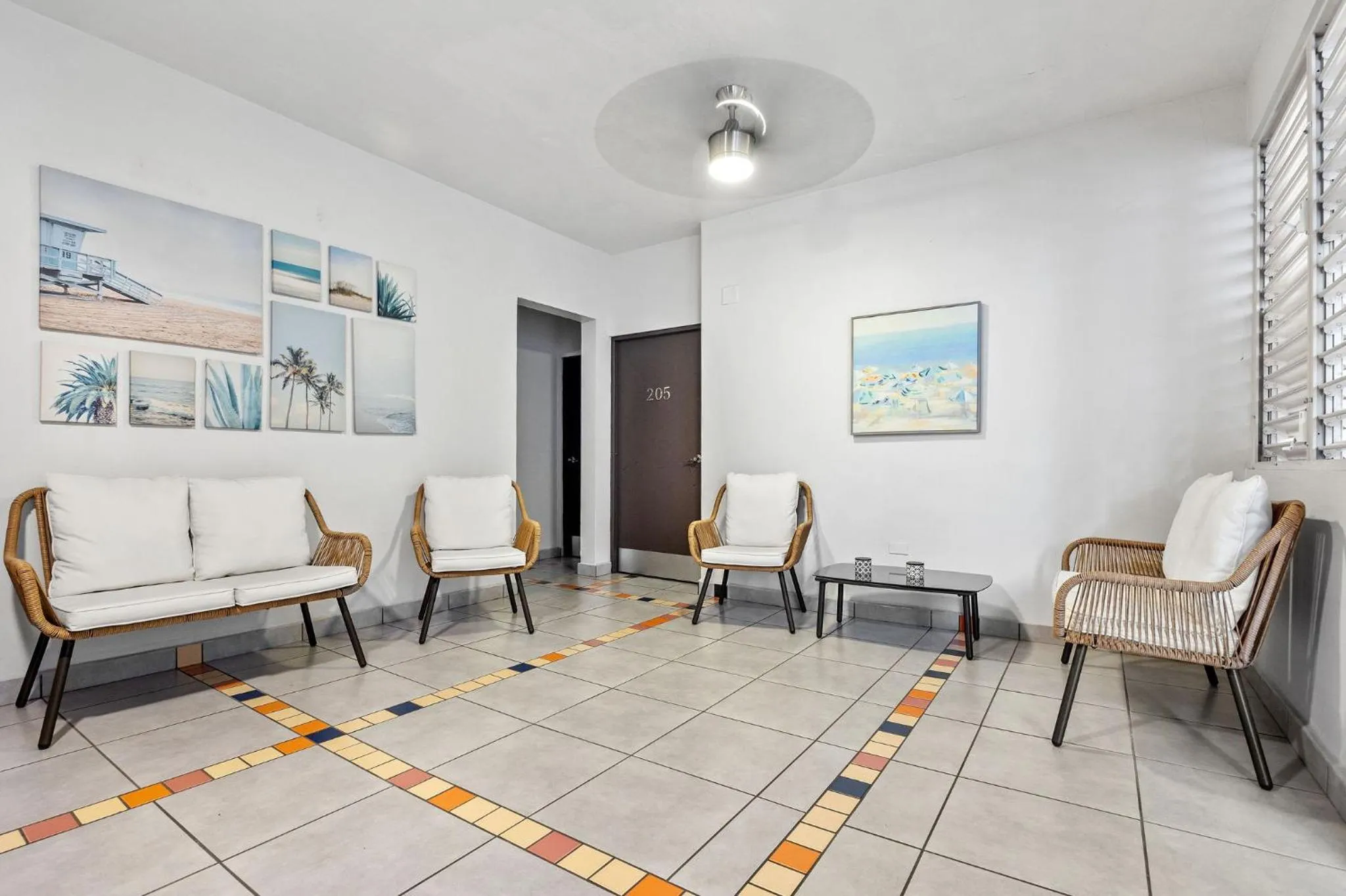 Living room in Rincon Plaza Hotel