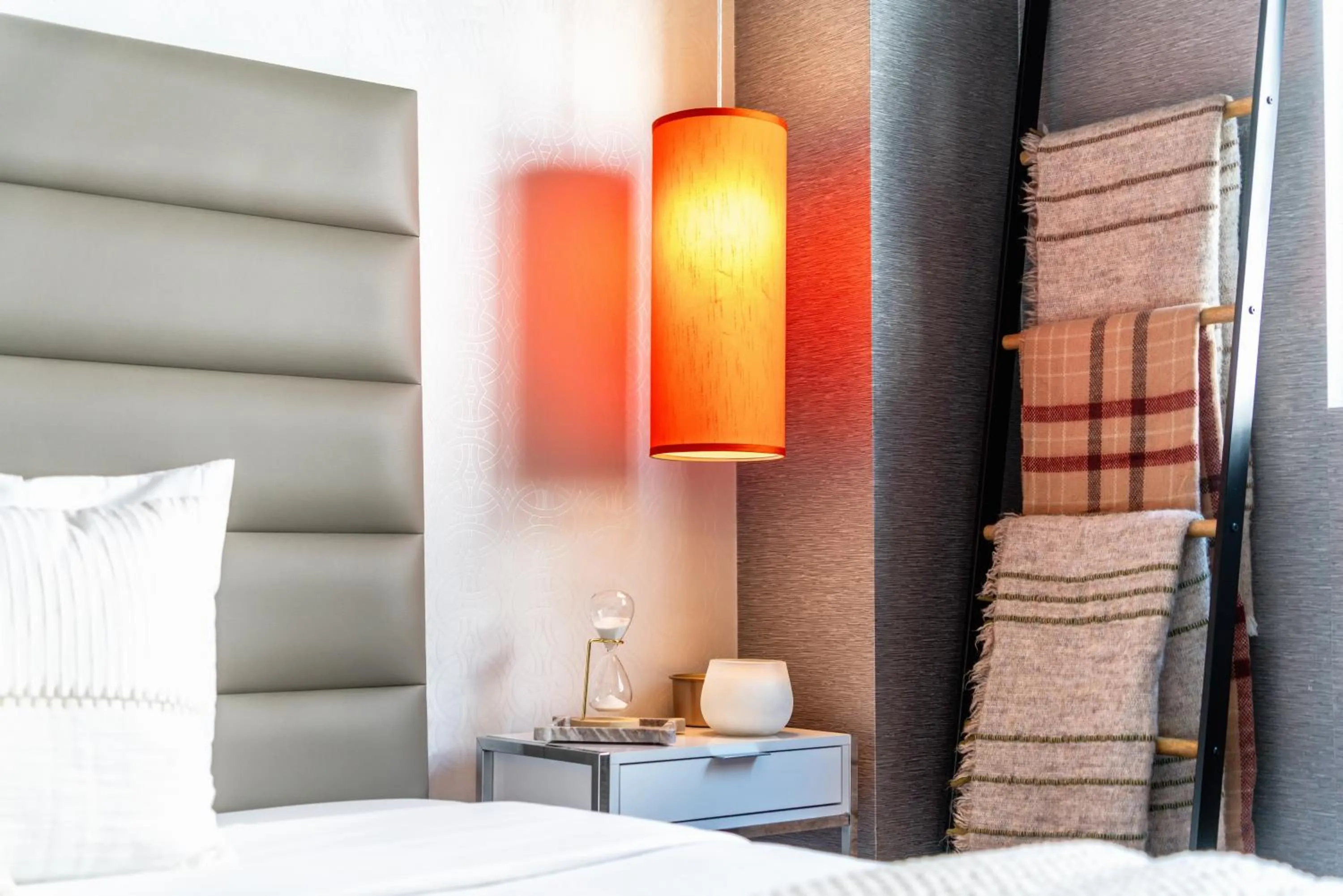 Bed in Lexen Hotel - Hollywood Walk of Fame-Universal Studios