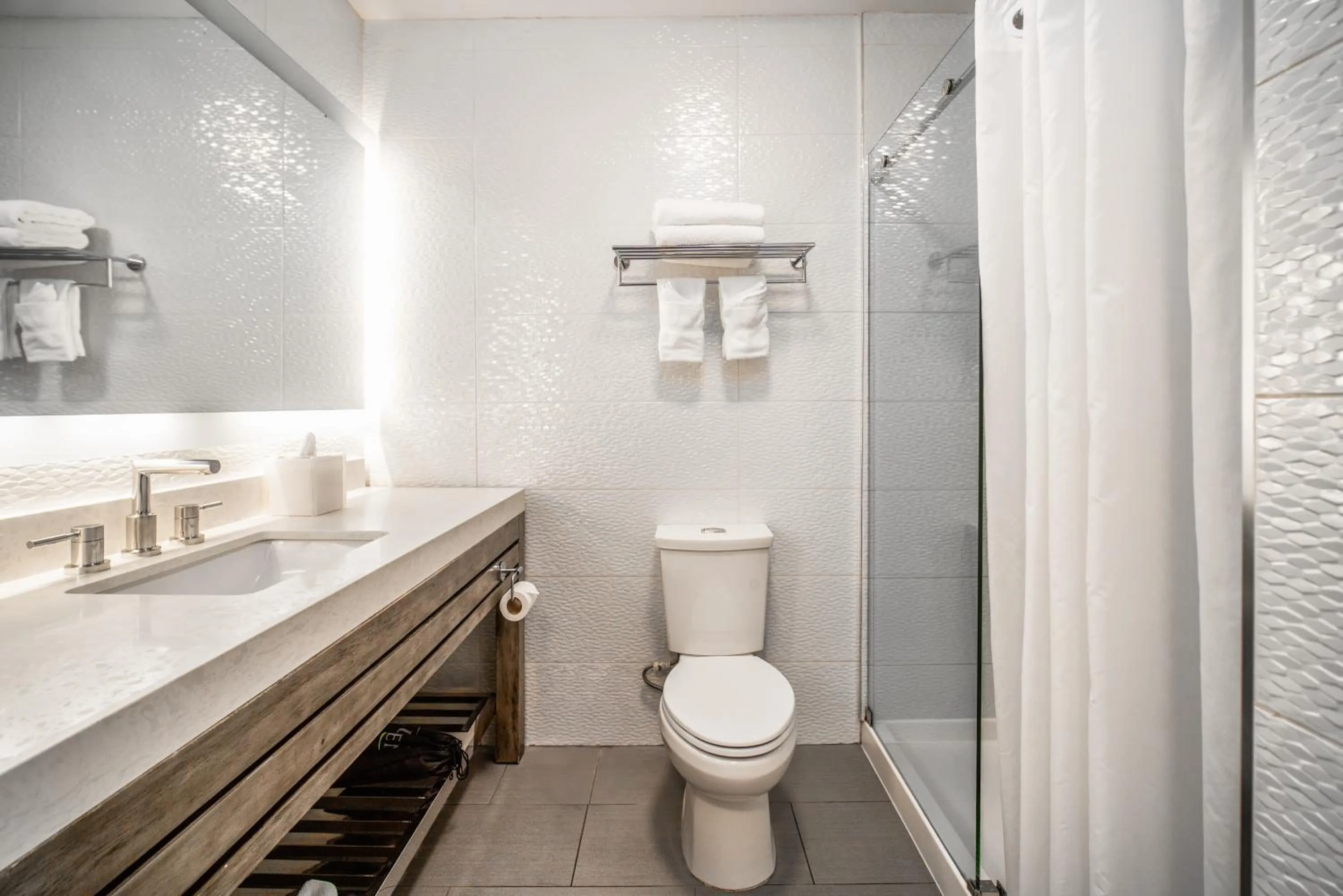 Bathroom in Lexen Hotel - Hollywood