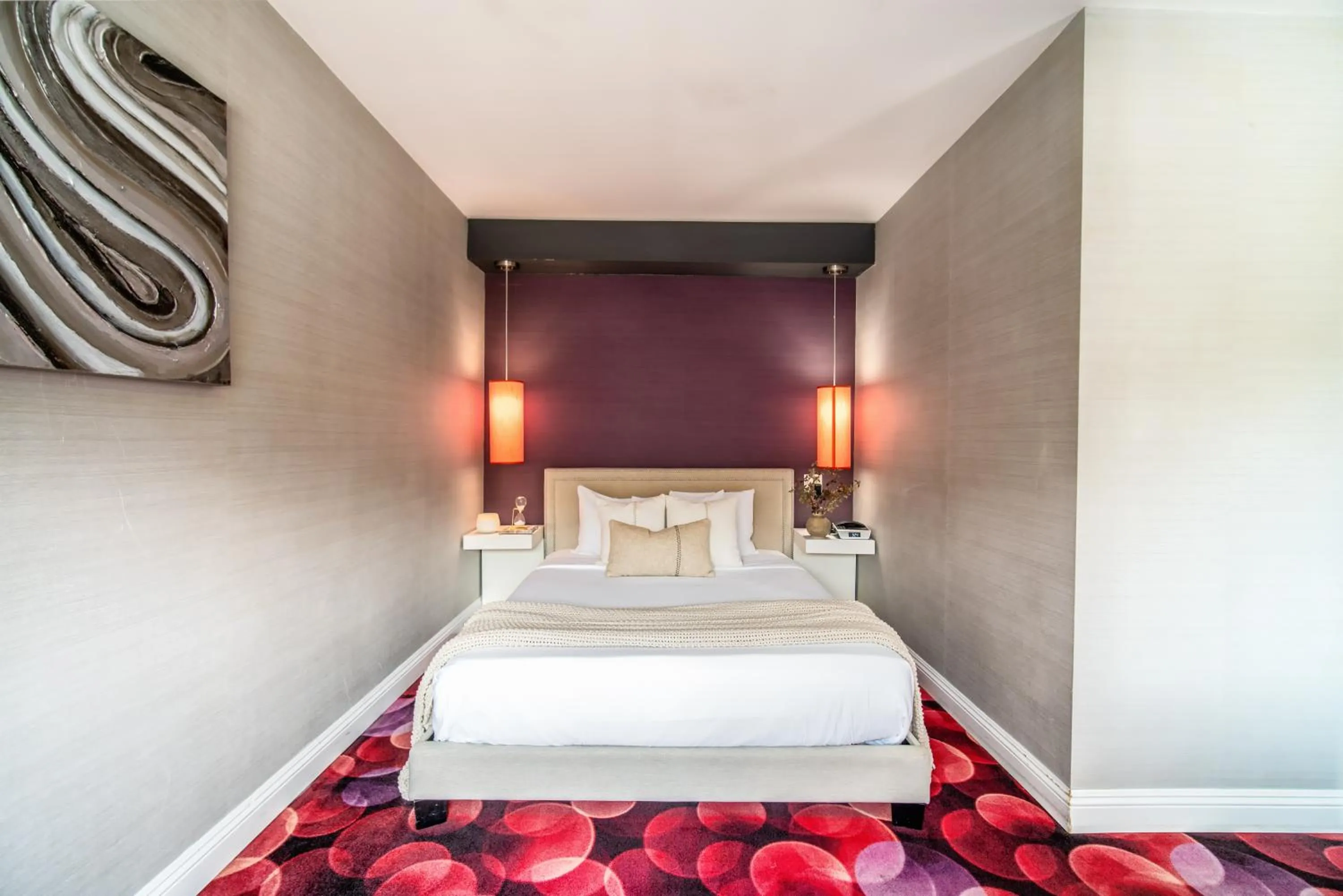 Bed in Lexen Hotel - Hollywood Walk of Fame-Universal Studios