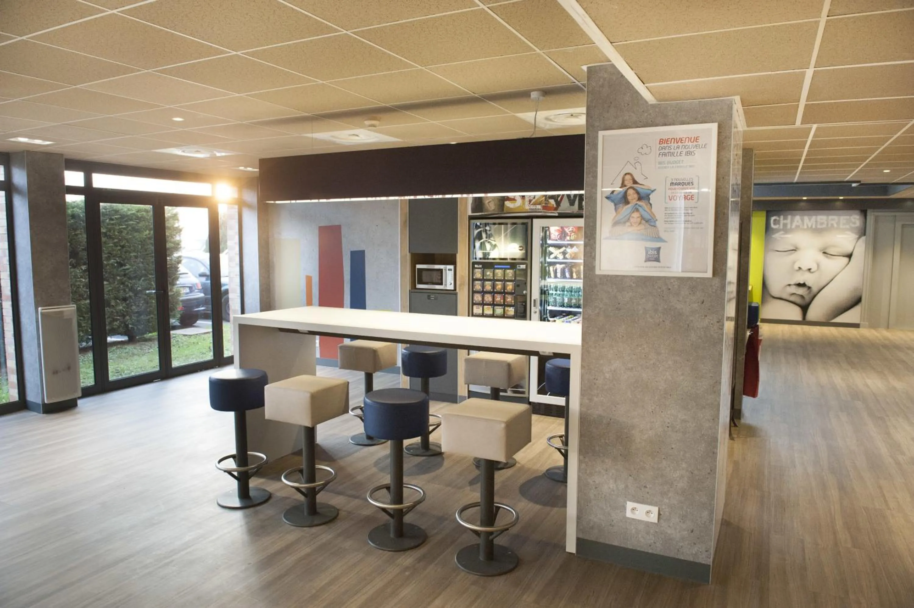 Lounge or bar in ibis budget Goussainville Charles de Gaulle