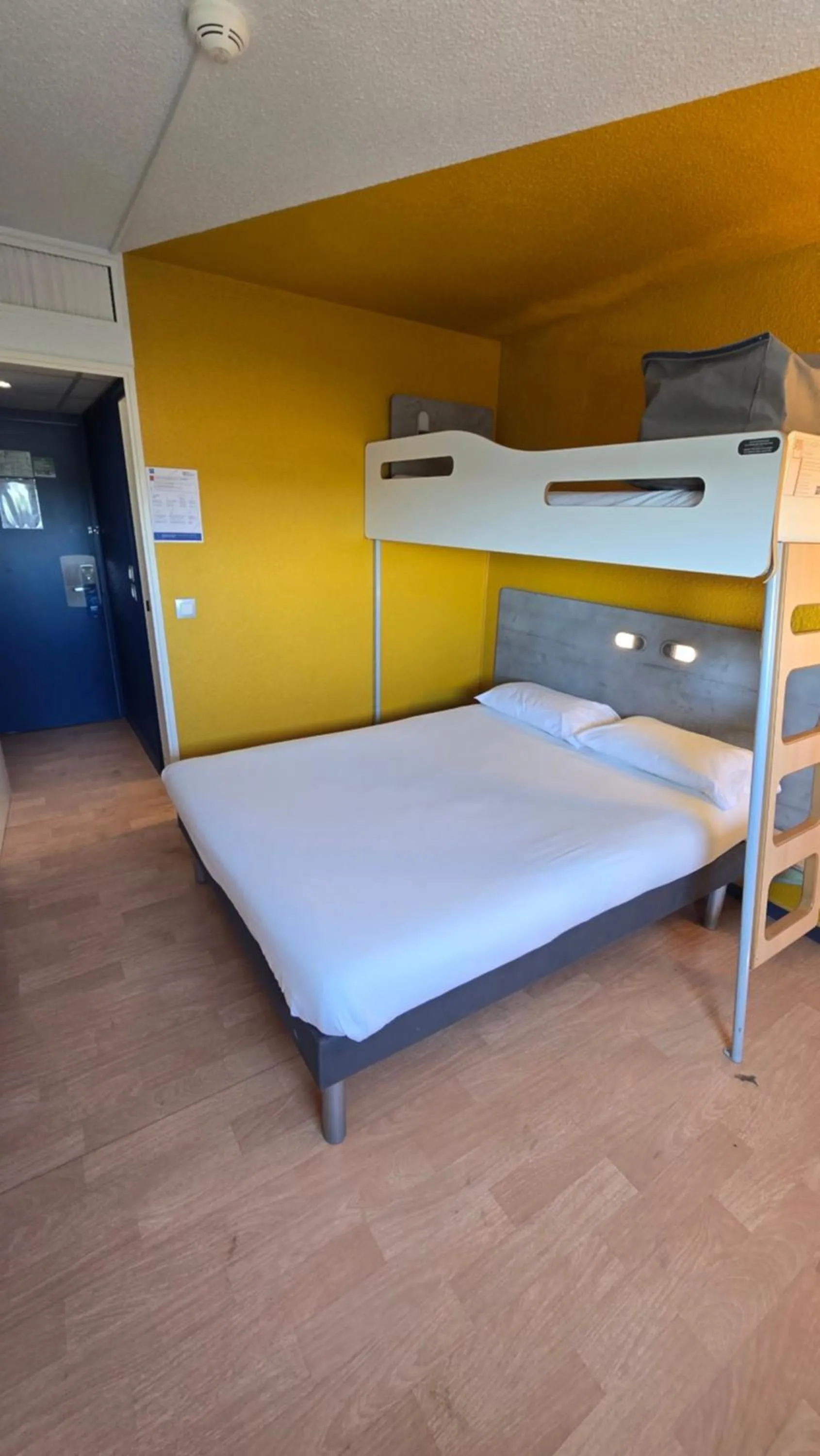 Bedroom, Bed in ibis budget Goussainville Charles de Gaulle