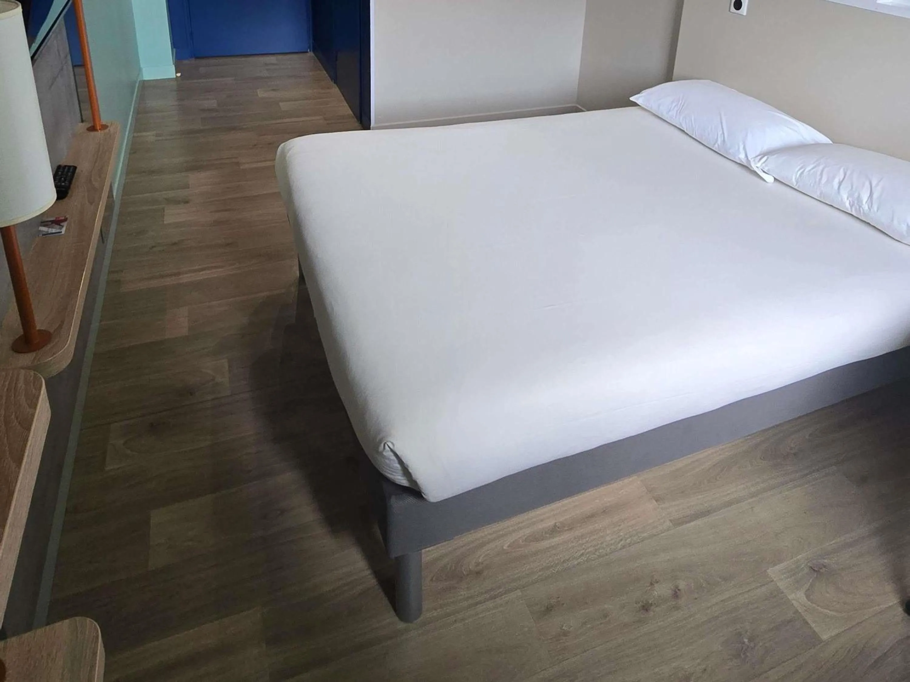 Bedroom, Bed in ibis budget Goussainville Charles de Gaulle