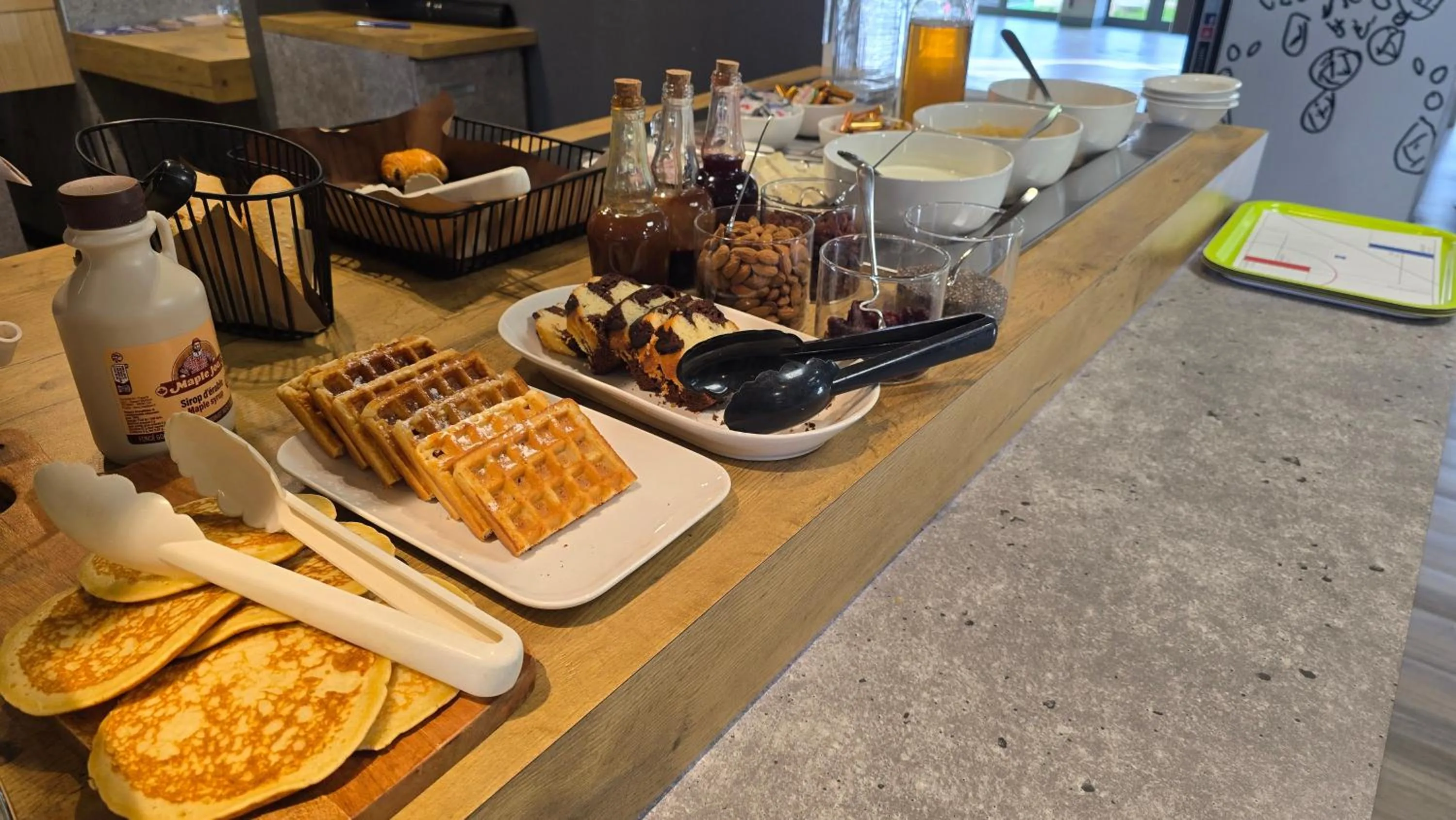 Food and drinks in ibis budget Goussainville Charles de Gaulle