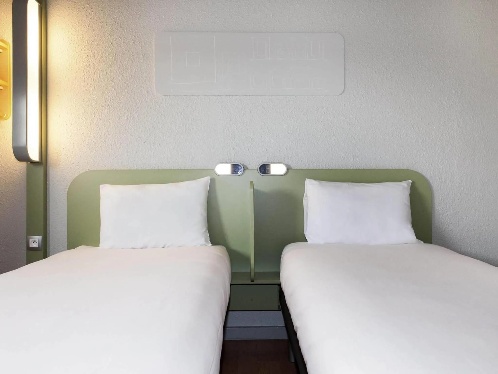 Bedroom, Bed in ibis budget Goussainville Charles de Gaulle
