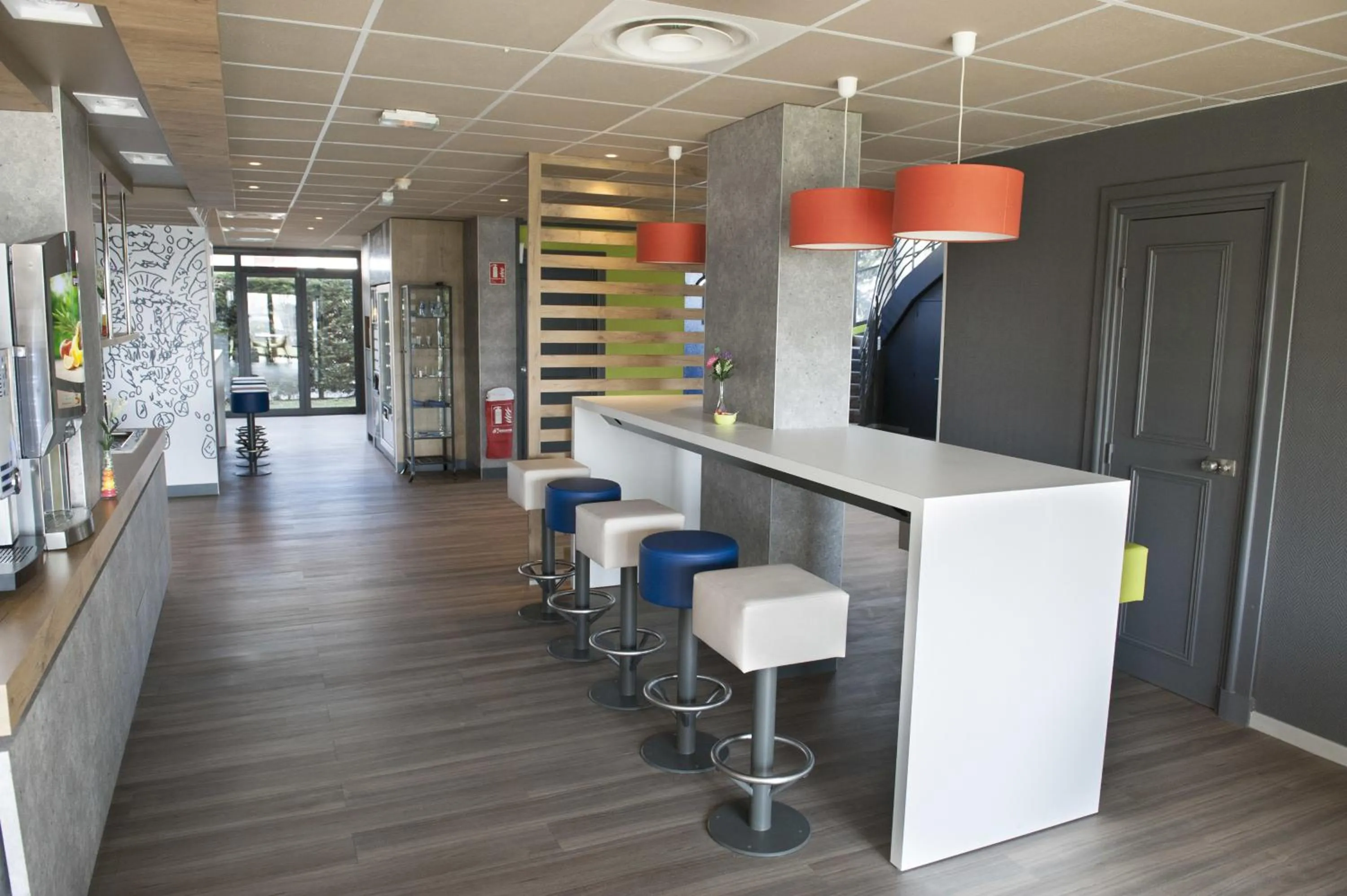 Lounge or bar in ibis budget Goussainville Charles de Gaulle
