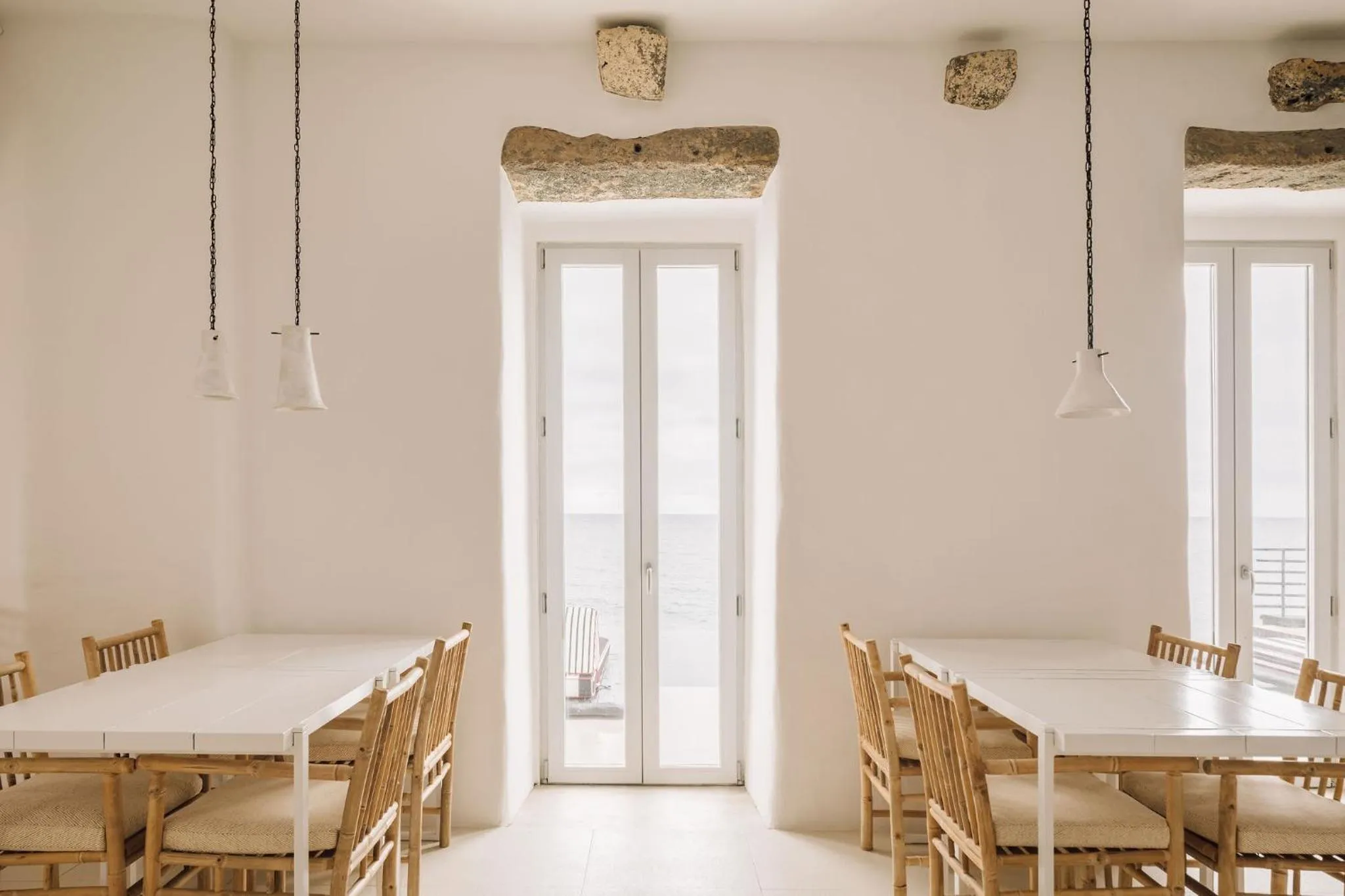 Restaurant/places to eat in White Exclusive Suites & Villas