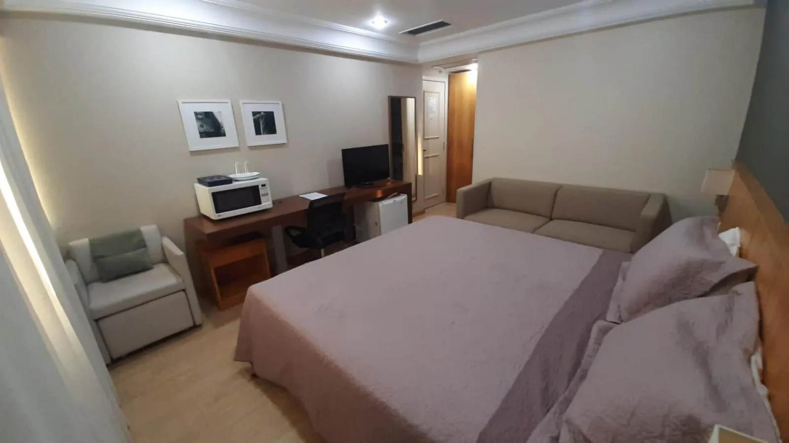 Bedroom, Bed in Mediterrâneo Flat - Apart-Hotel