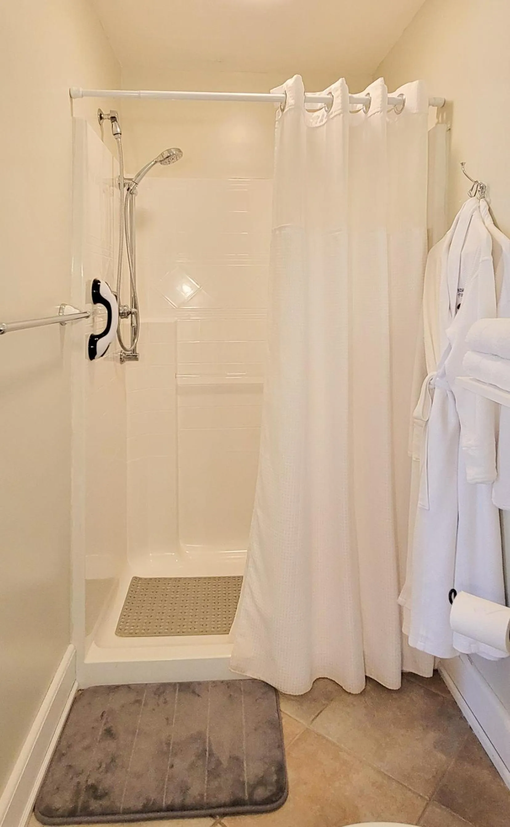 Shower in Pheasant Field Bed and Breakfast