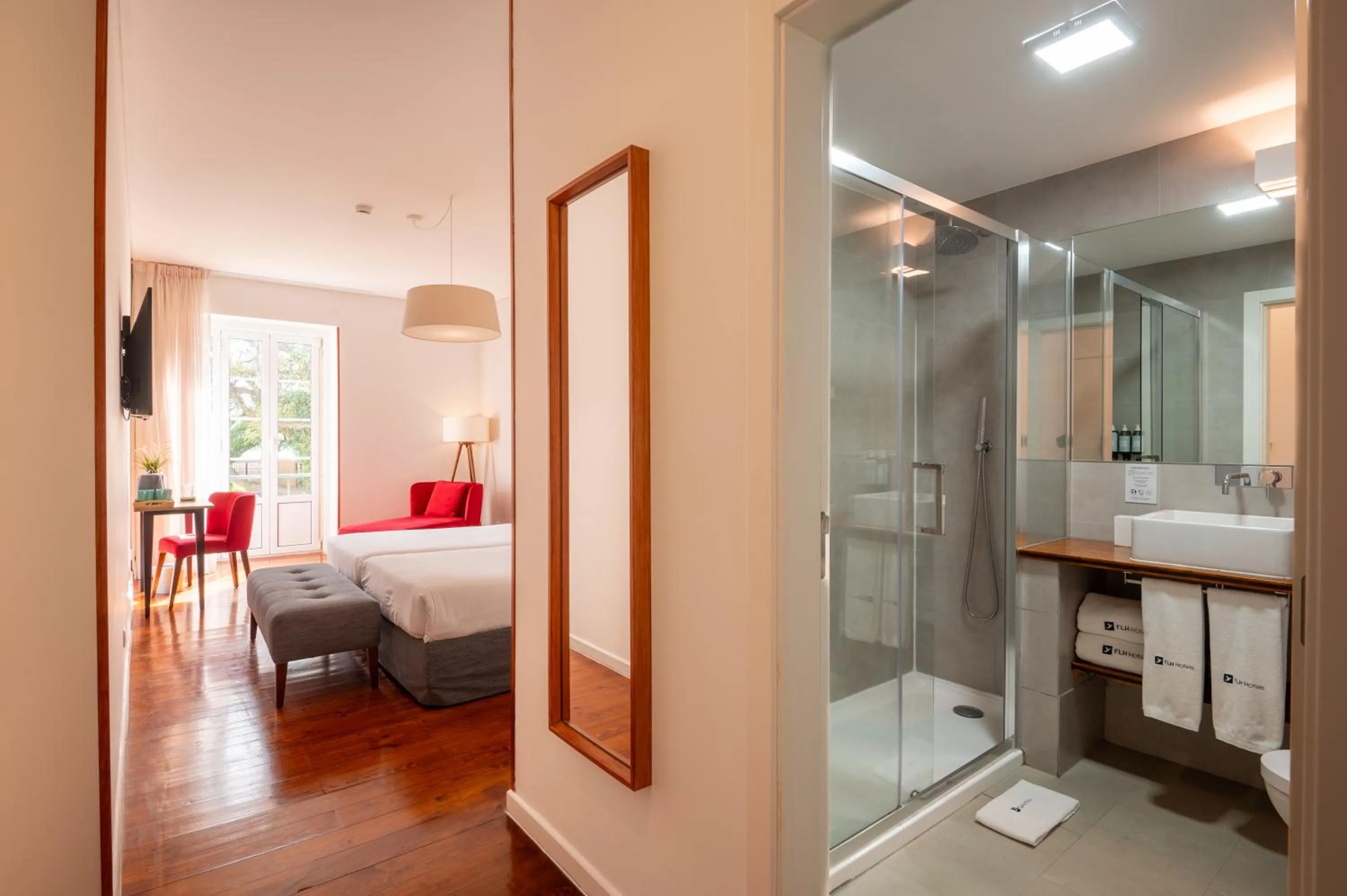 Bedroom, Bed in Bica FLH Suites