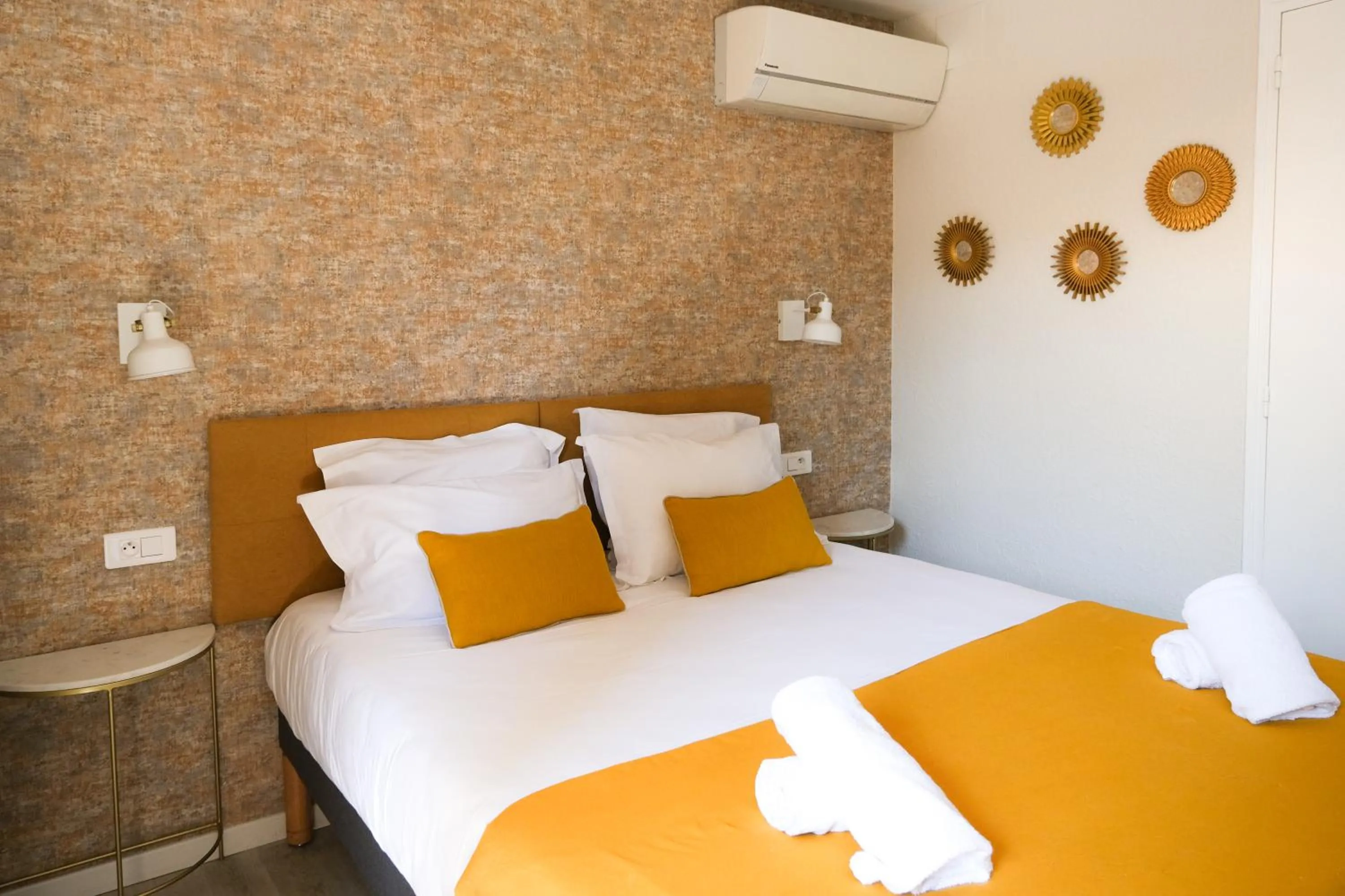 Photo of the whole room, Bed in Hotel Le Magnan