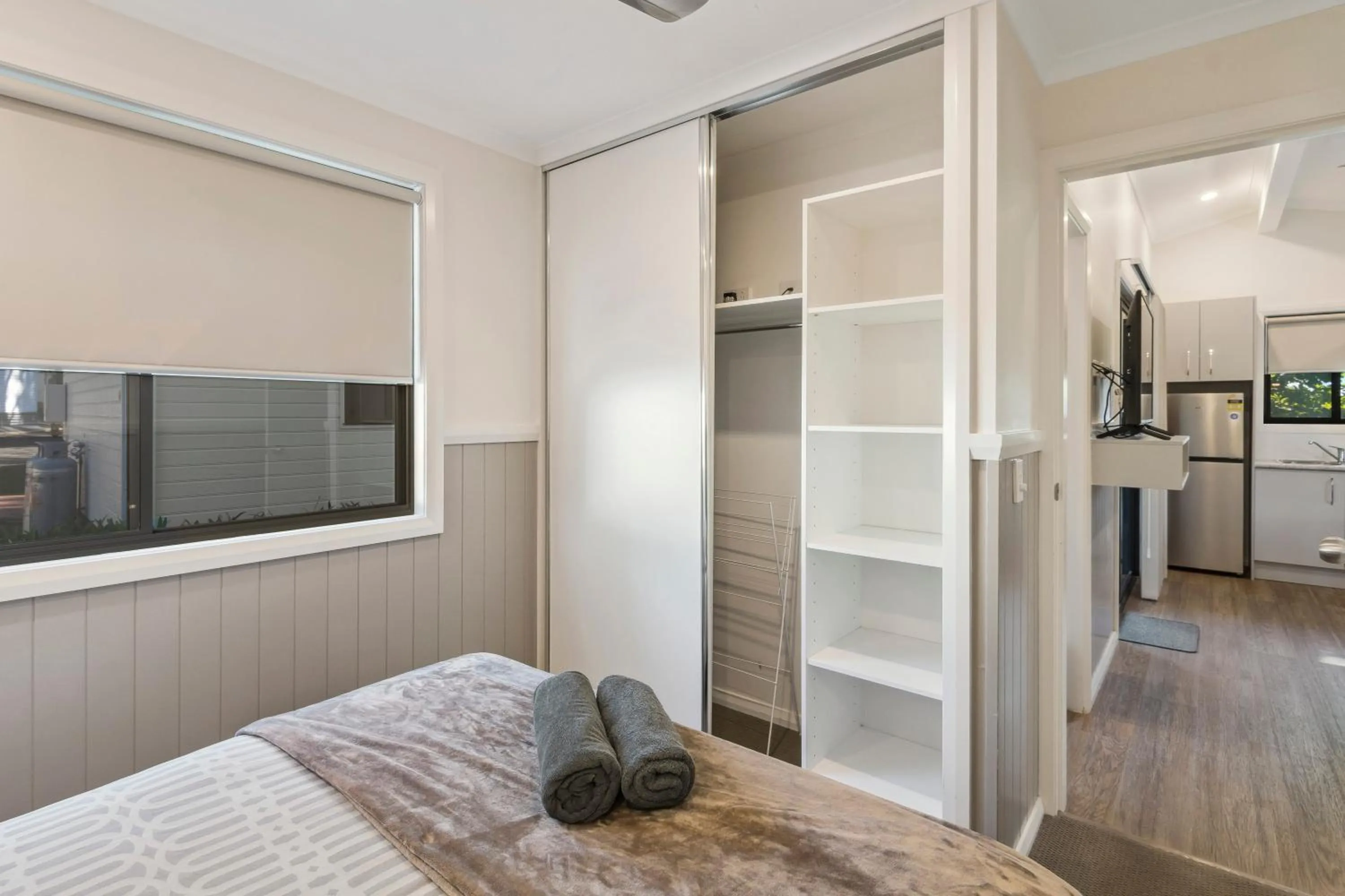 wardrobe, Bed in Mittagong Holiday Park
