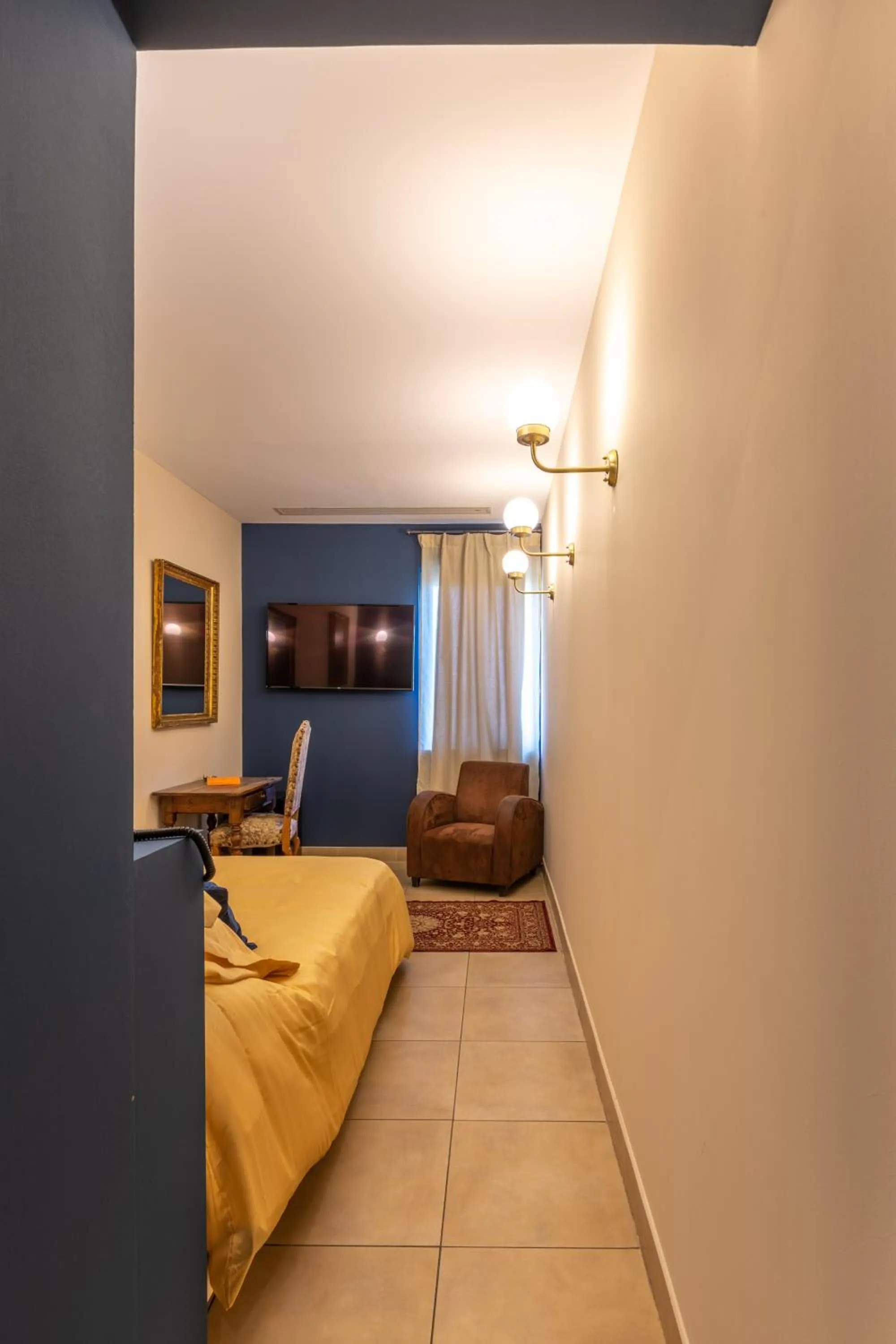 Bedroom, Bed in Hostellerie du Château des Fines Roches
