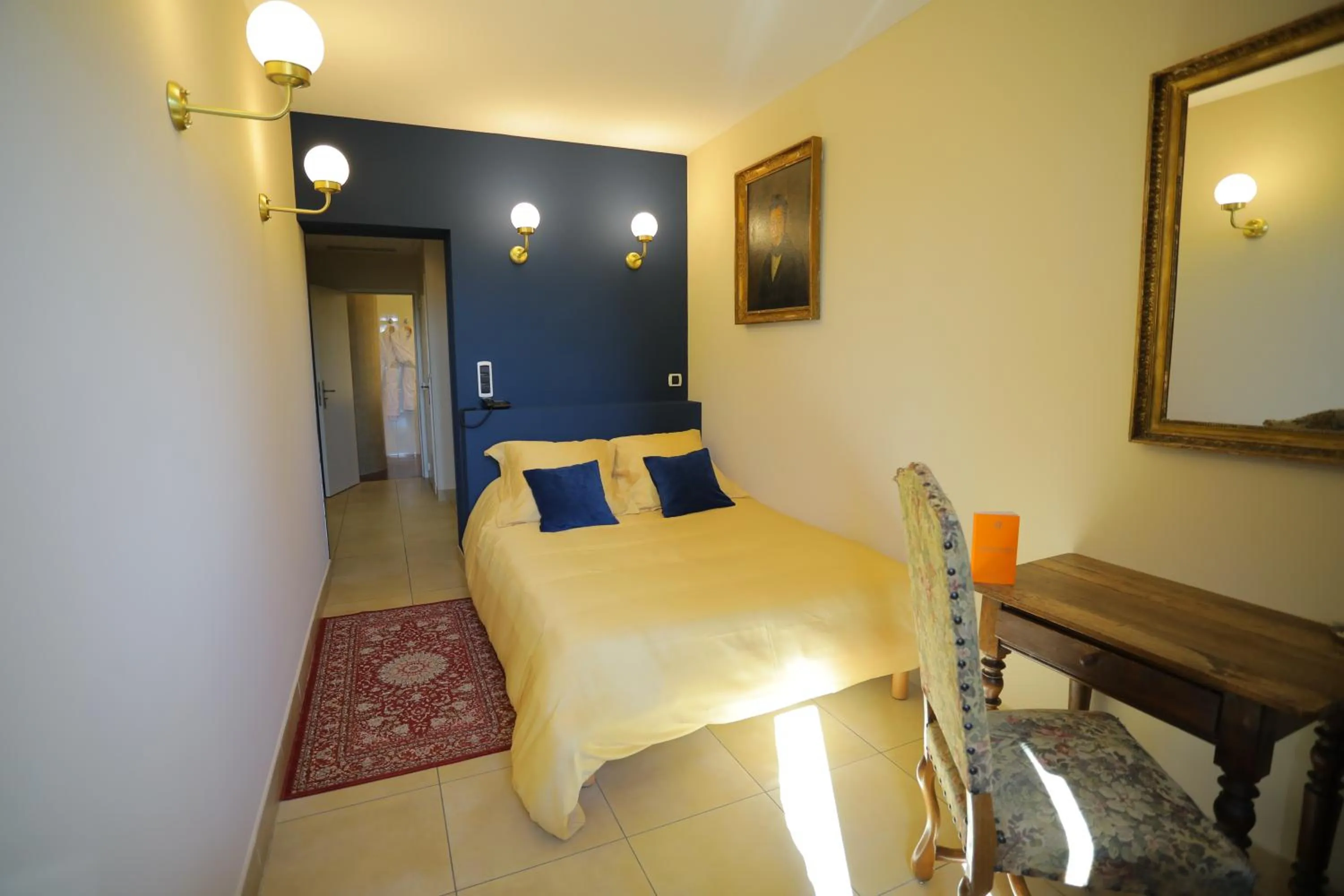 Bed in Hostellerie du Château des Fines Roches