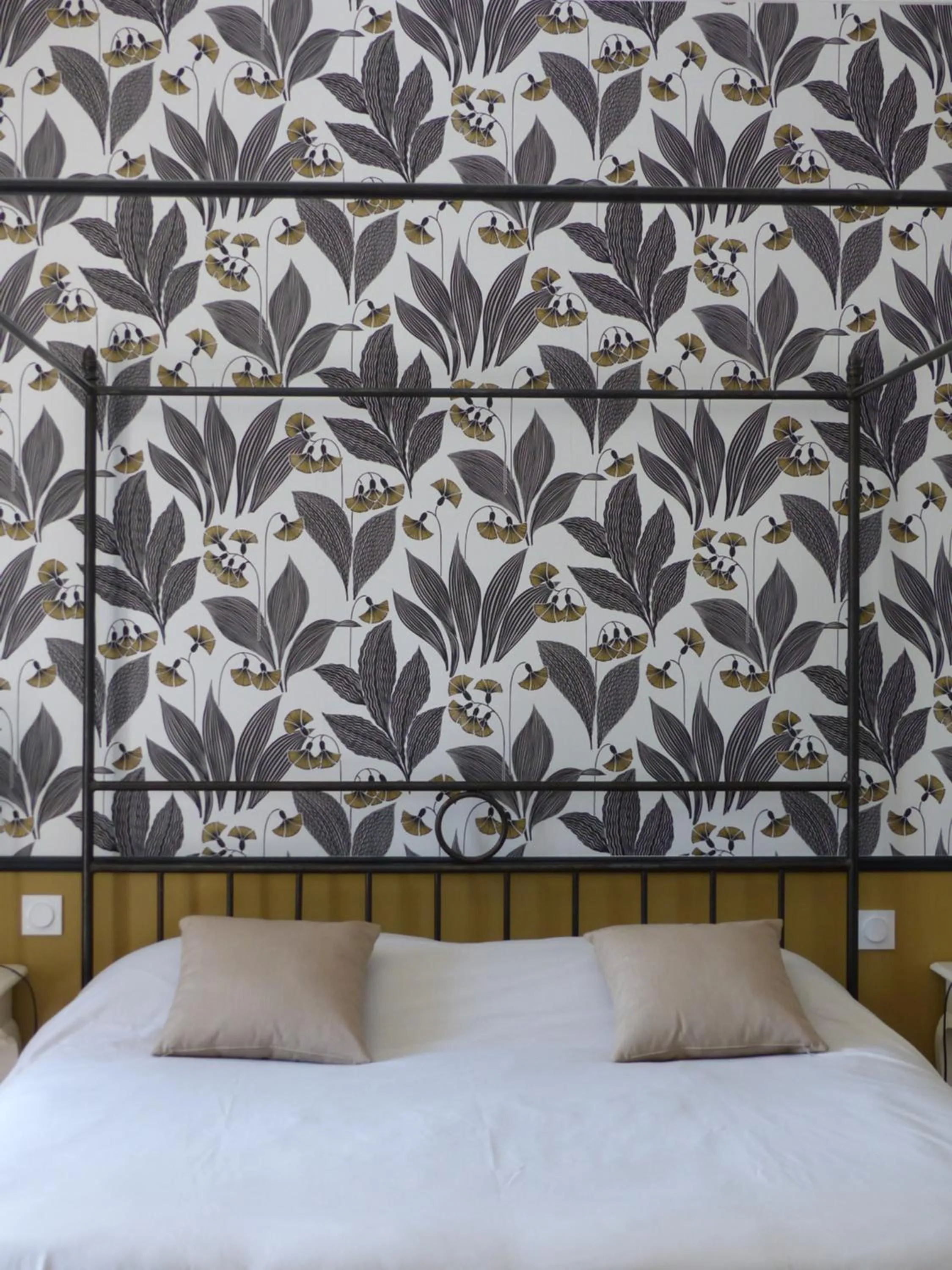 Bed in Hostellerie du Château des Fines Roches