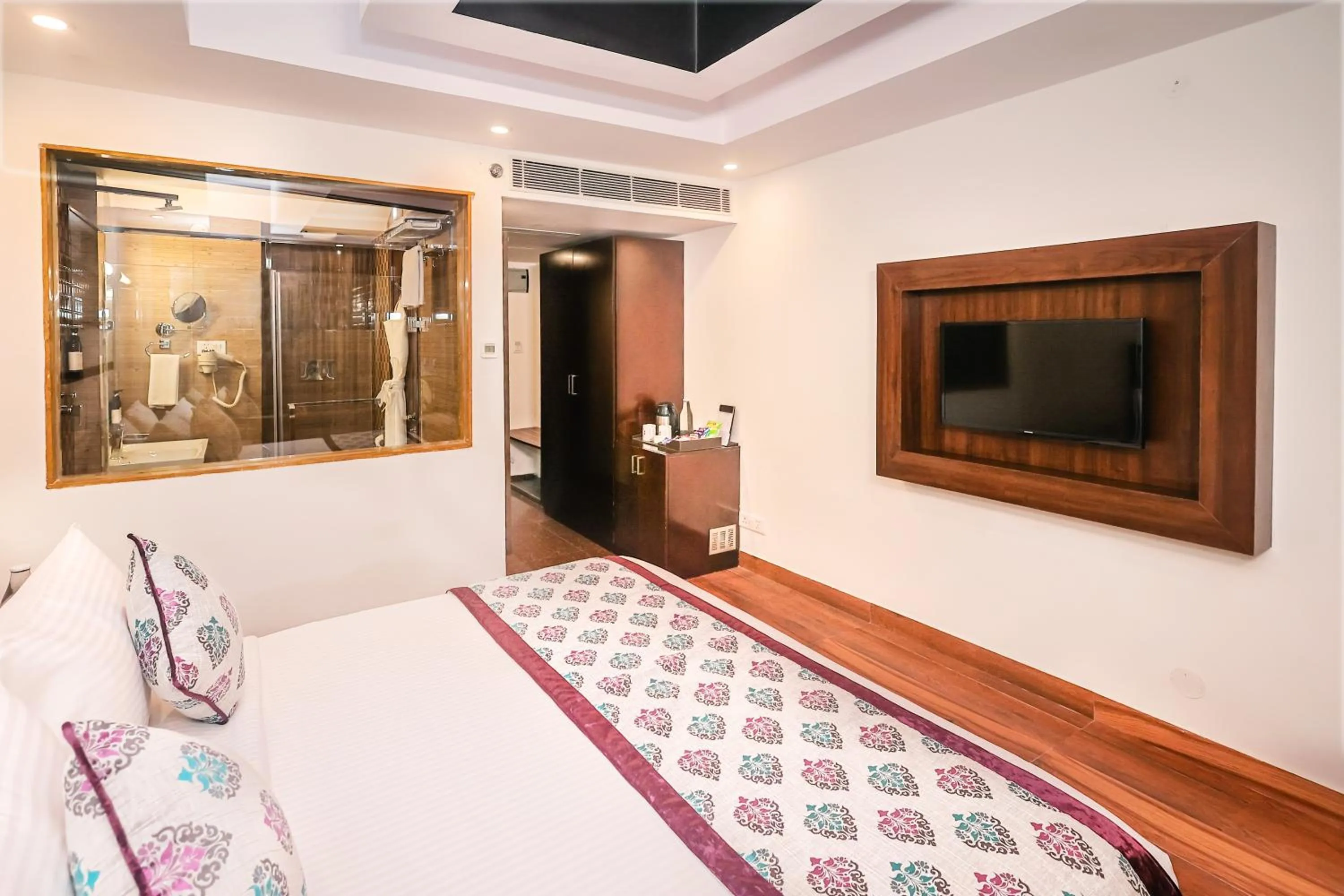 TV and multimedia, Bed in Regenta Resort MARS Valley View Shoghi