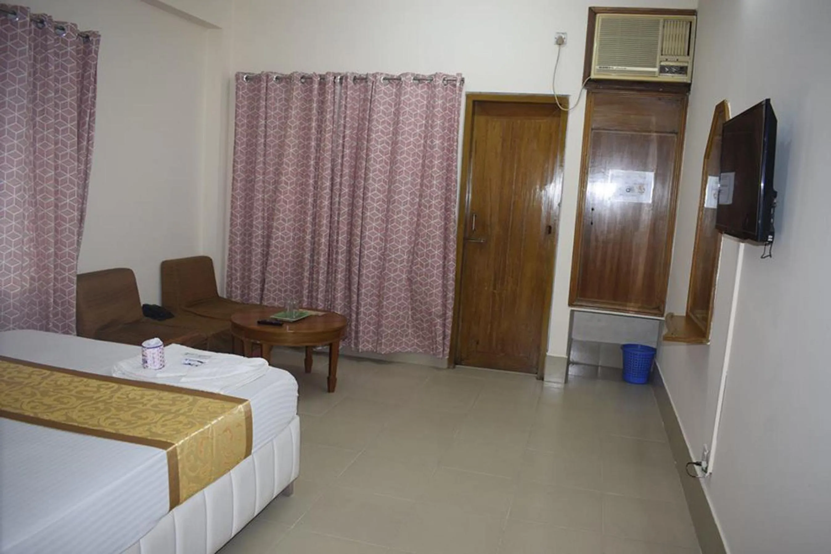 Bed in Hotel Marine Plaza