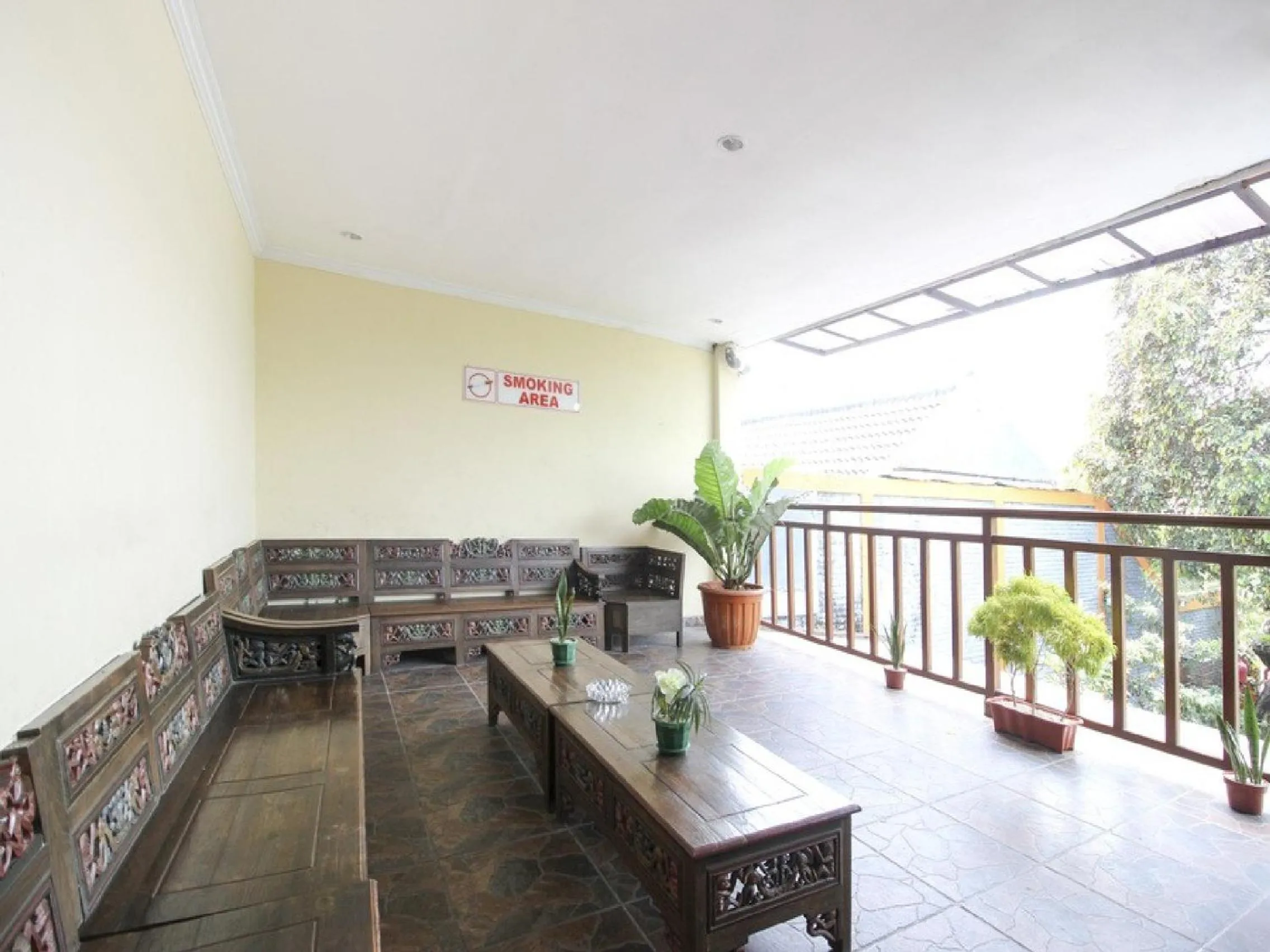 Area and facilities in RedDoorz Plus near Stadion Mandala Krida