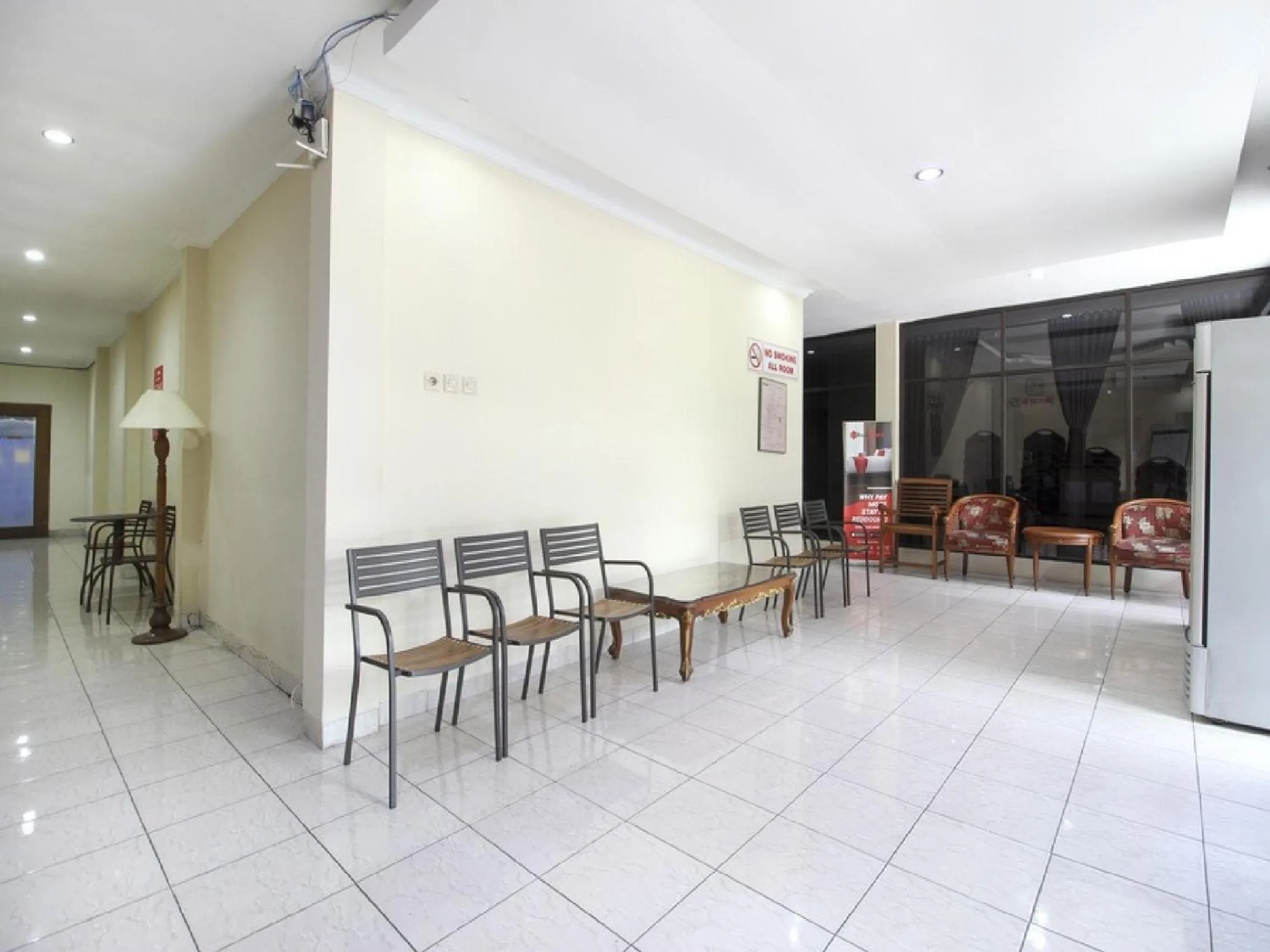 Lobby or reception in RedDoorz Plus near Stadion Mandala Krida