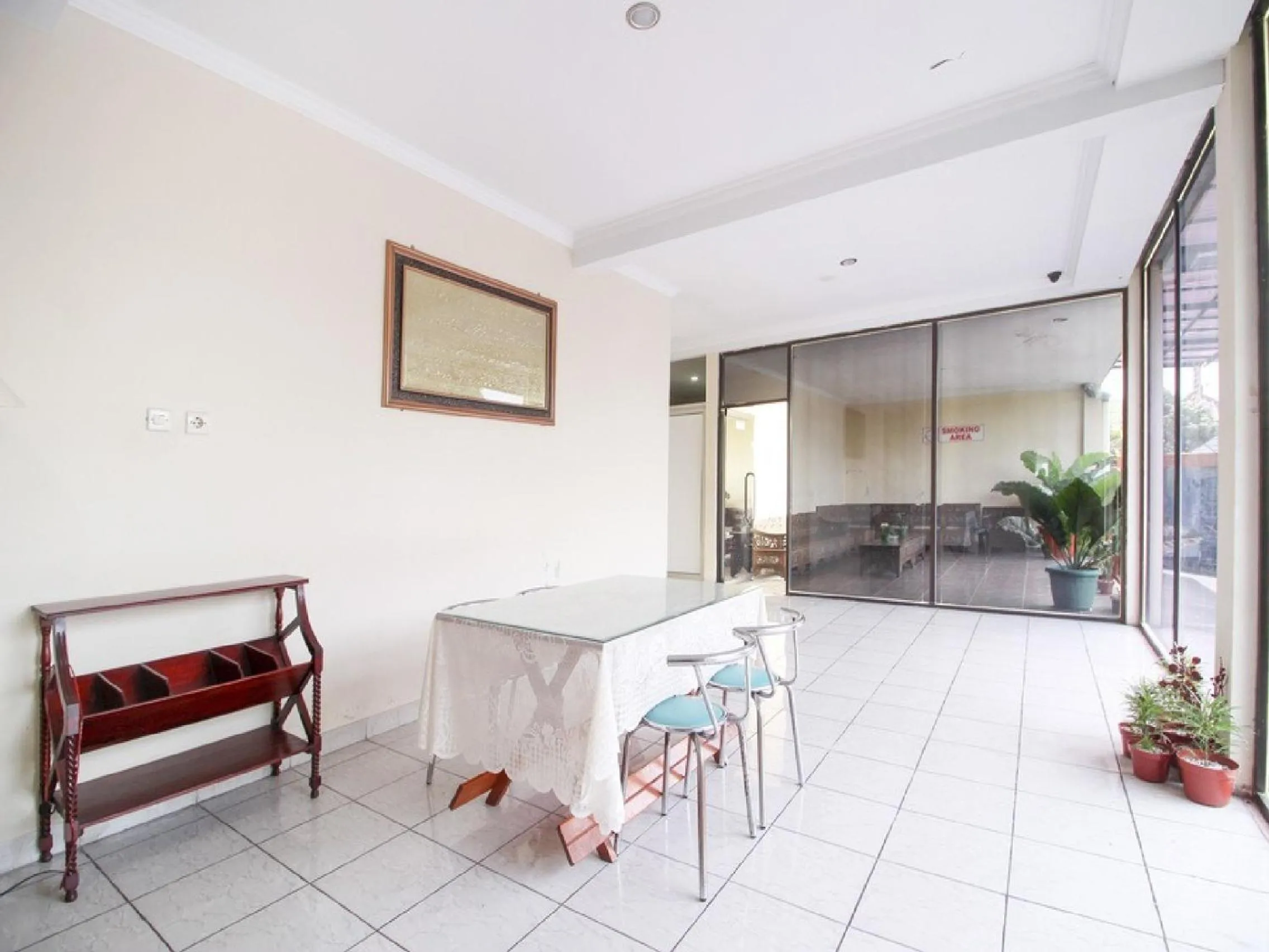 Area and facilities in RedDoorz Plus near Stadion Mandala Krida