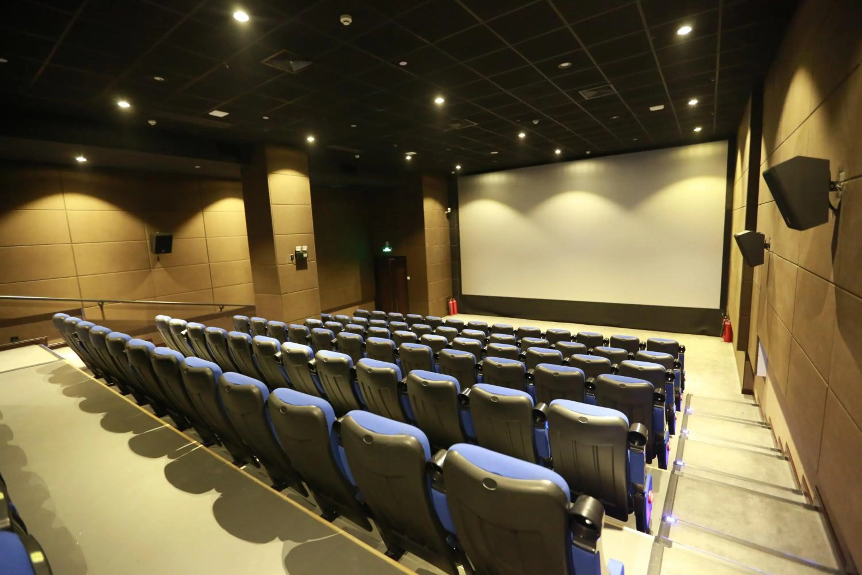 Entertainment in Guangzhou Seaman Club