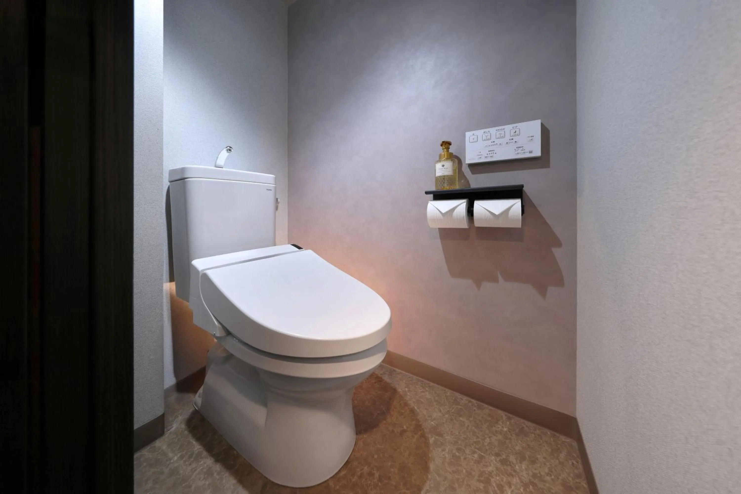 Toilet in Nipponbashi Luxe Hotel