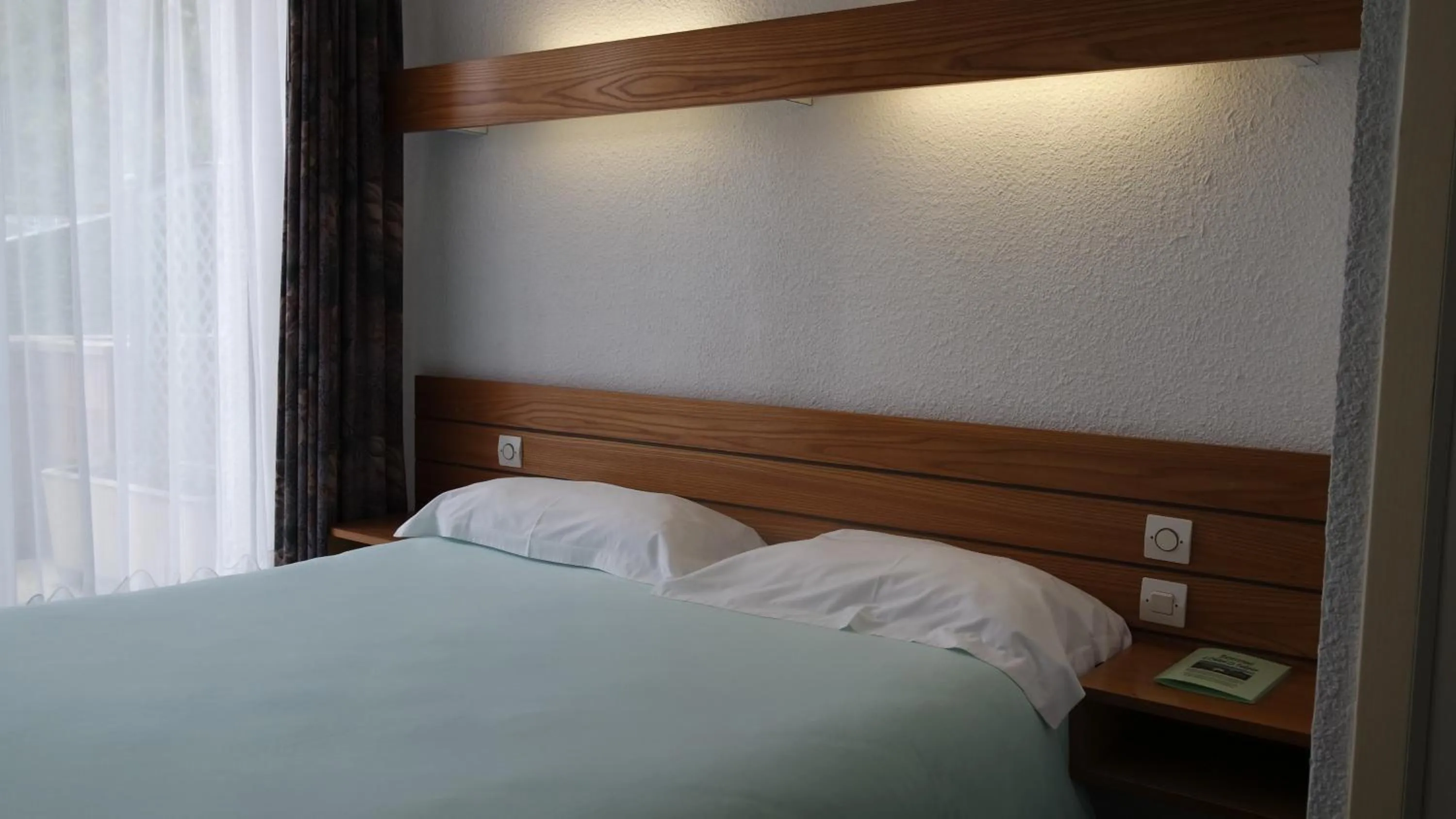 Photo of the whole room in Hôtel Le Tulipier