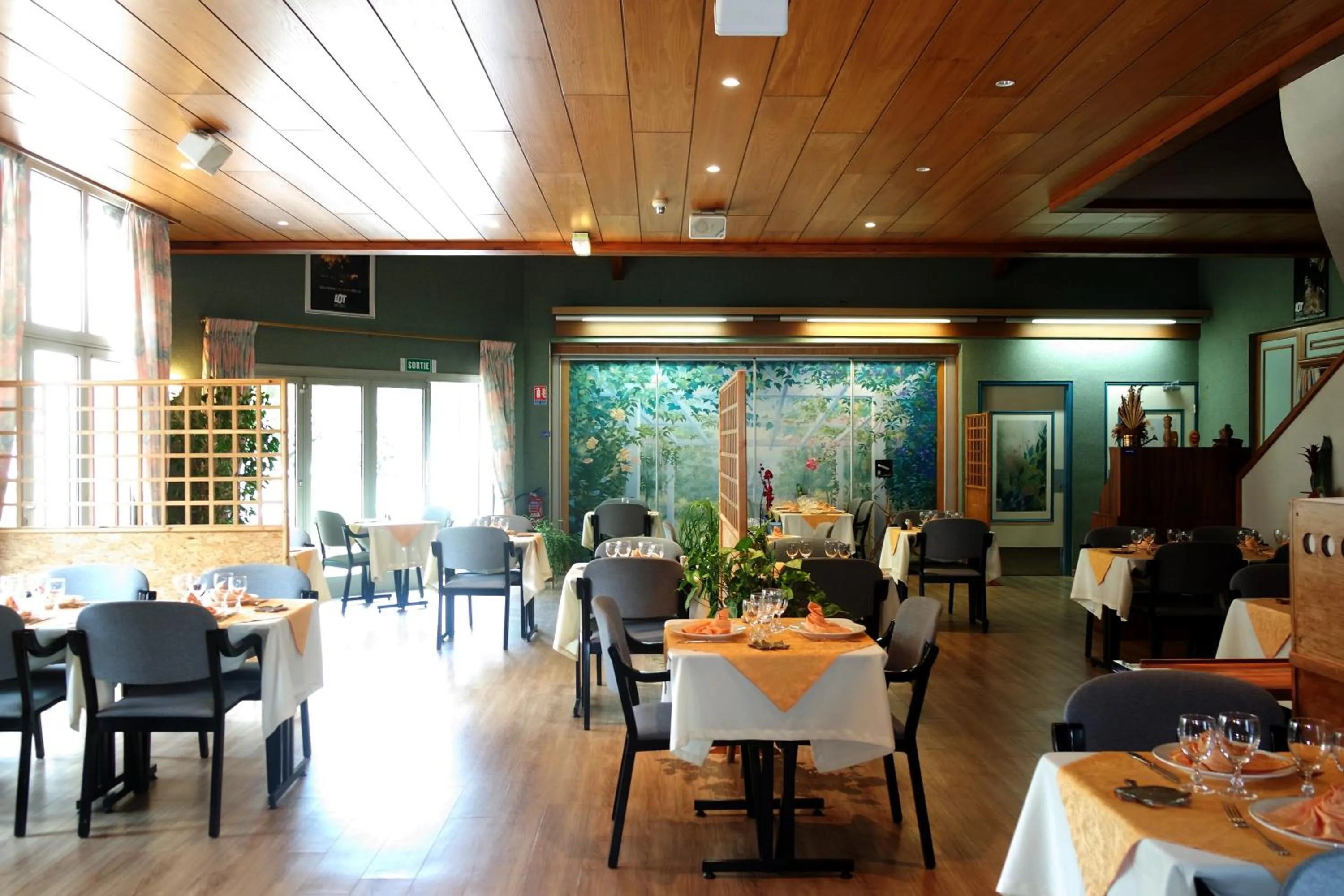 Restaurant/places to eat in Hôtel Le Tulipier