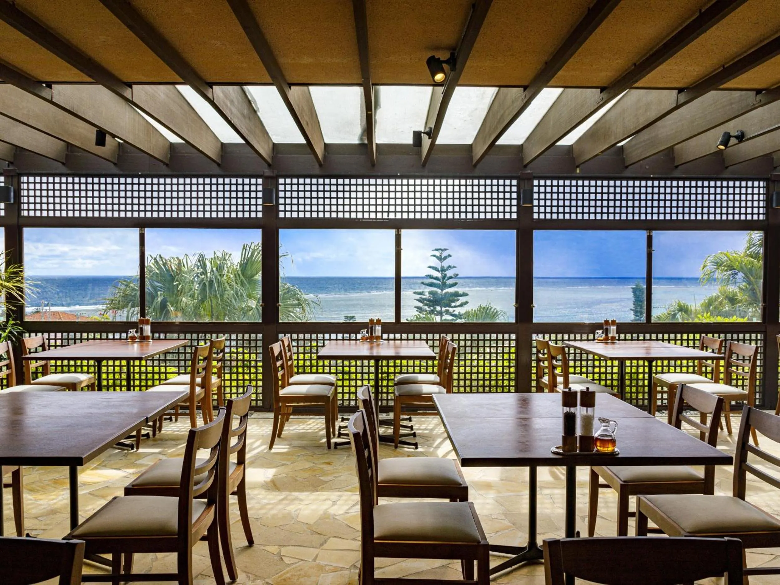 Restaurant/places to eat in Allamanda Imgya Coral Village