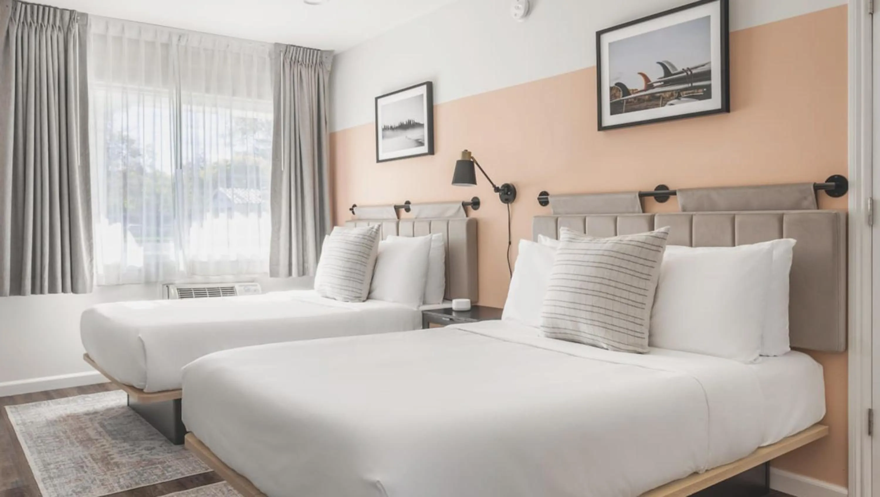 Photo of the whole room, Bed in Leland Hotel Palo Alto