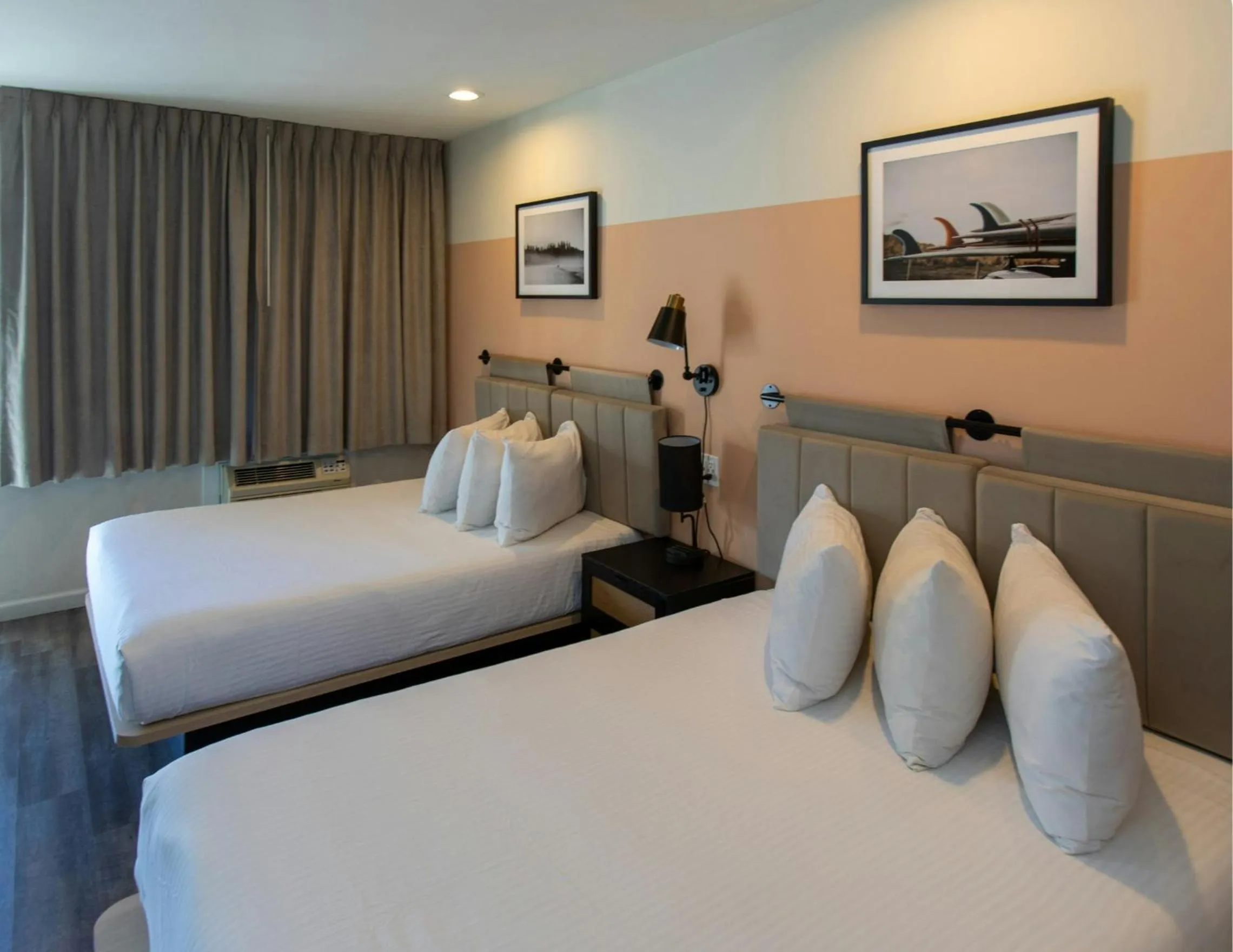 Photo of the whole room, Bed in Leland Hotel Palo Alto