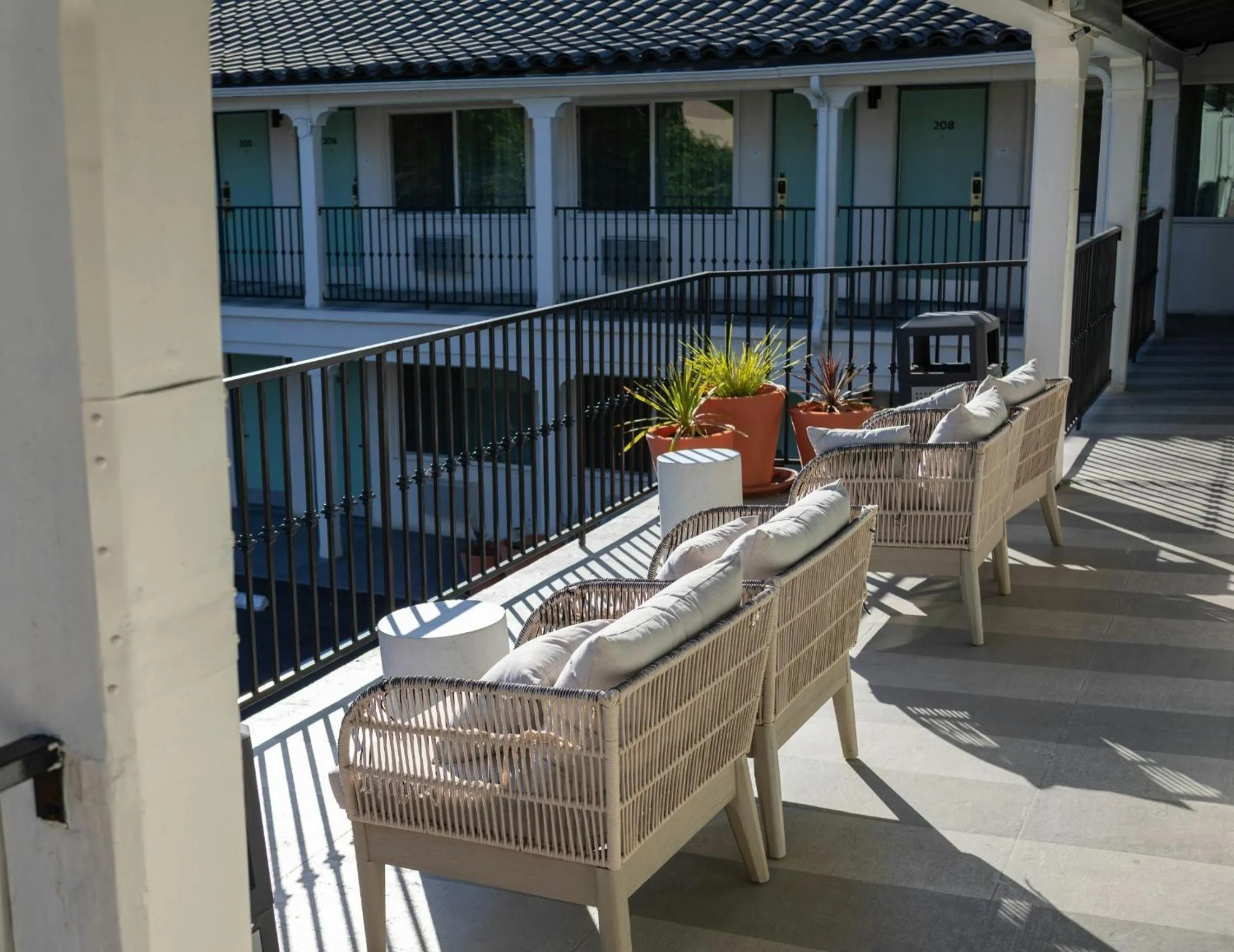 Property building in Leland Hotel Palo Alto