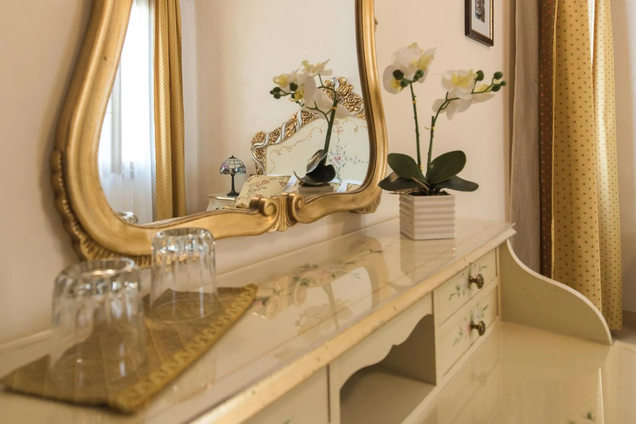 Photo of the whole room in Angeles Inn