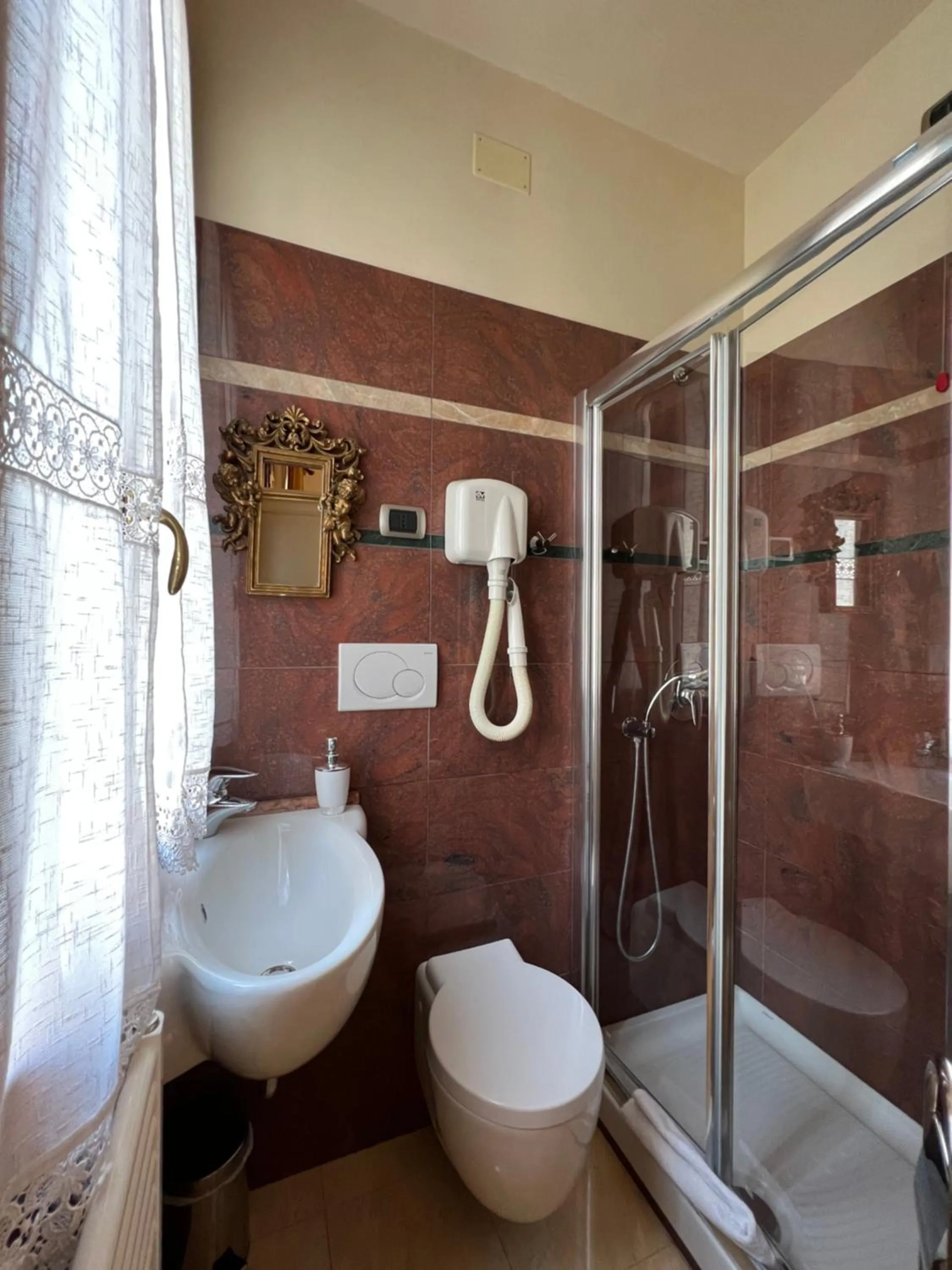 Bathroom in Angeles Inn