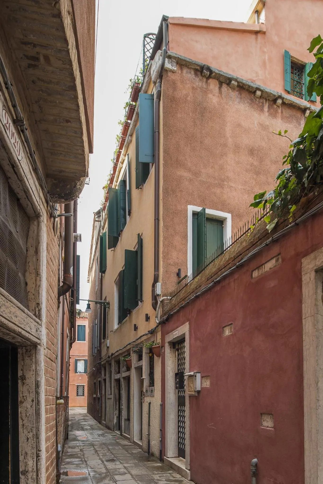 Property building in Angeles Inn