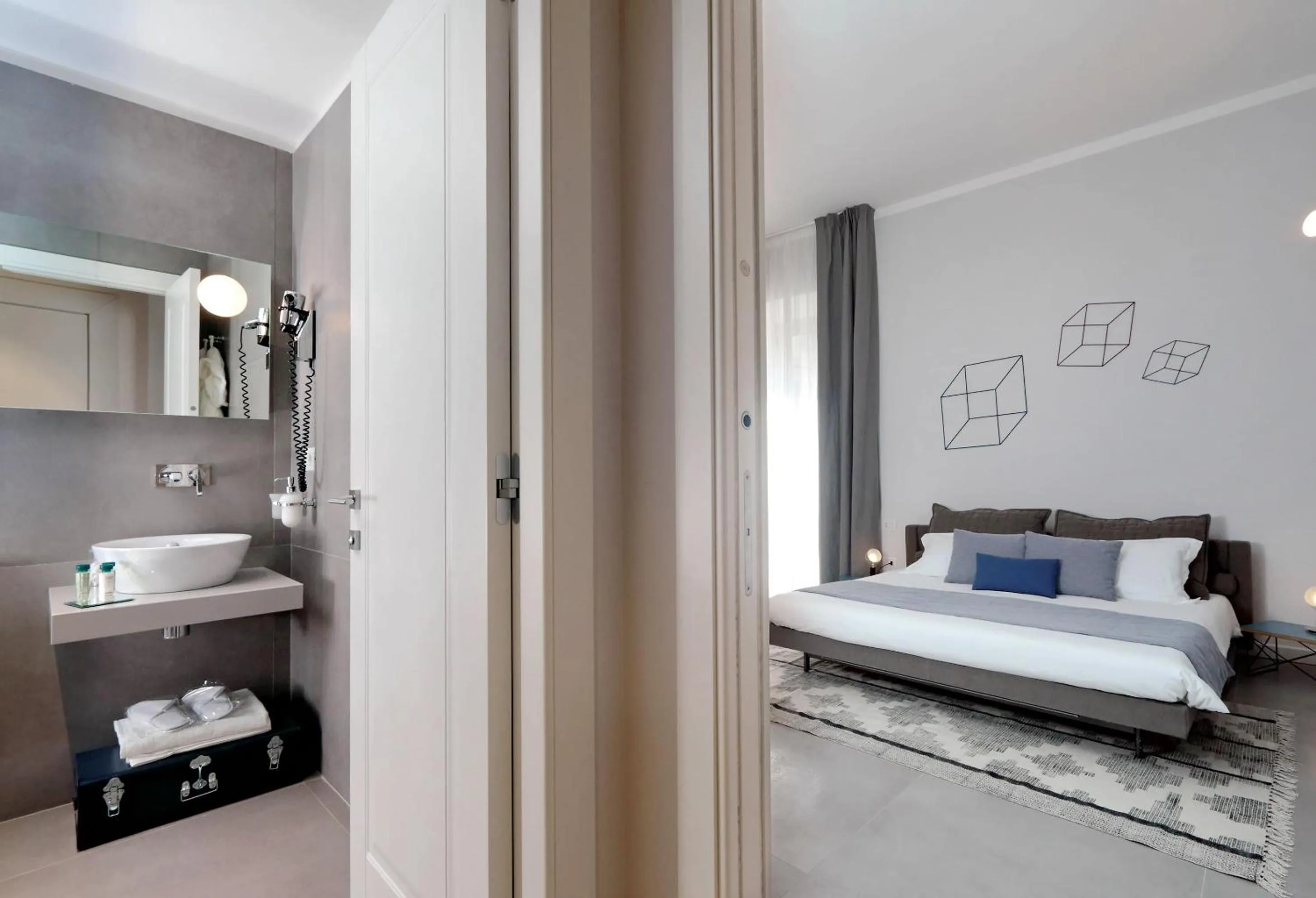 Bathroom, Bed in Propaganda Suites