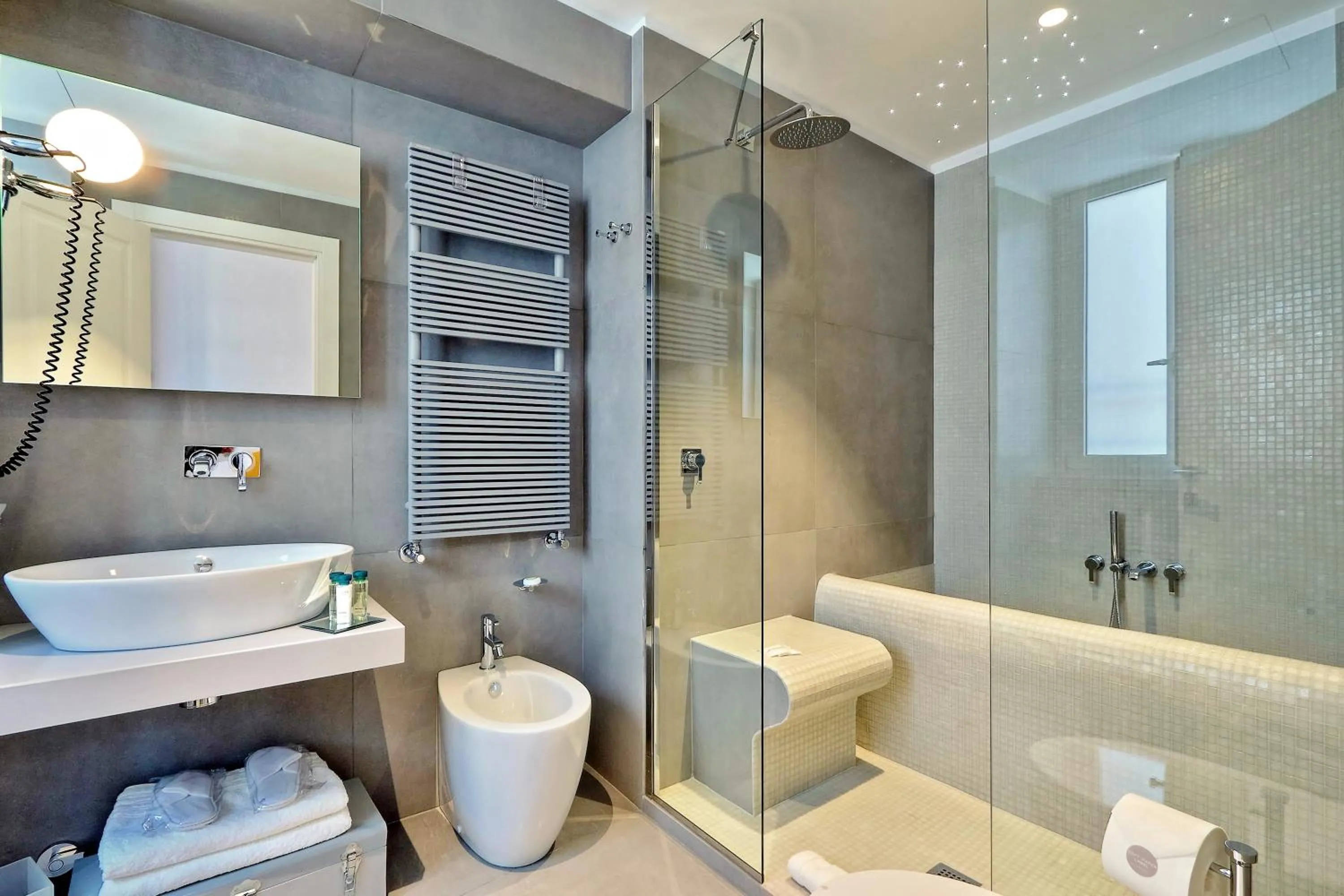 Shower in Propaganda Suites