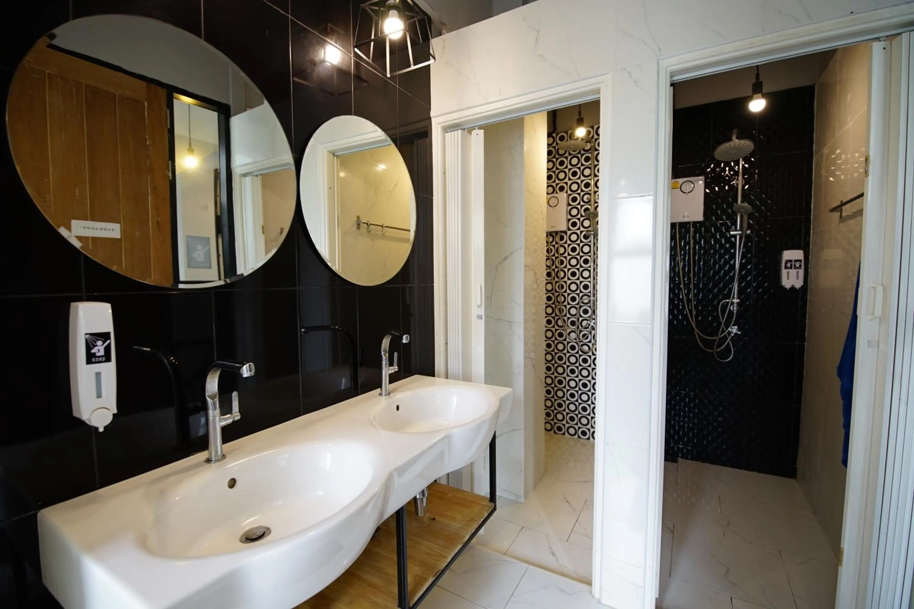 Bathroom in Sleep Owl Hostel