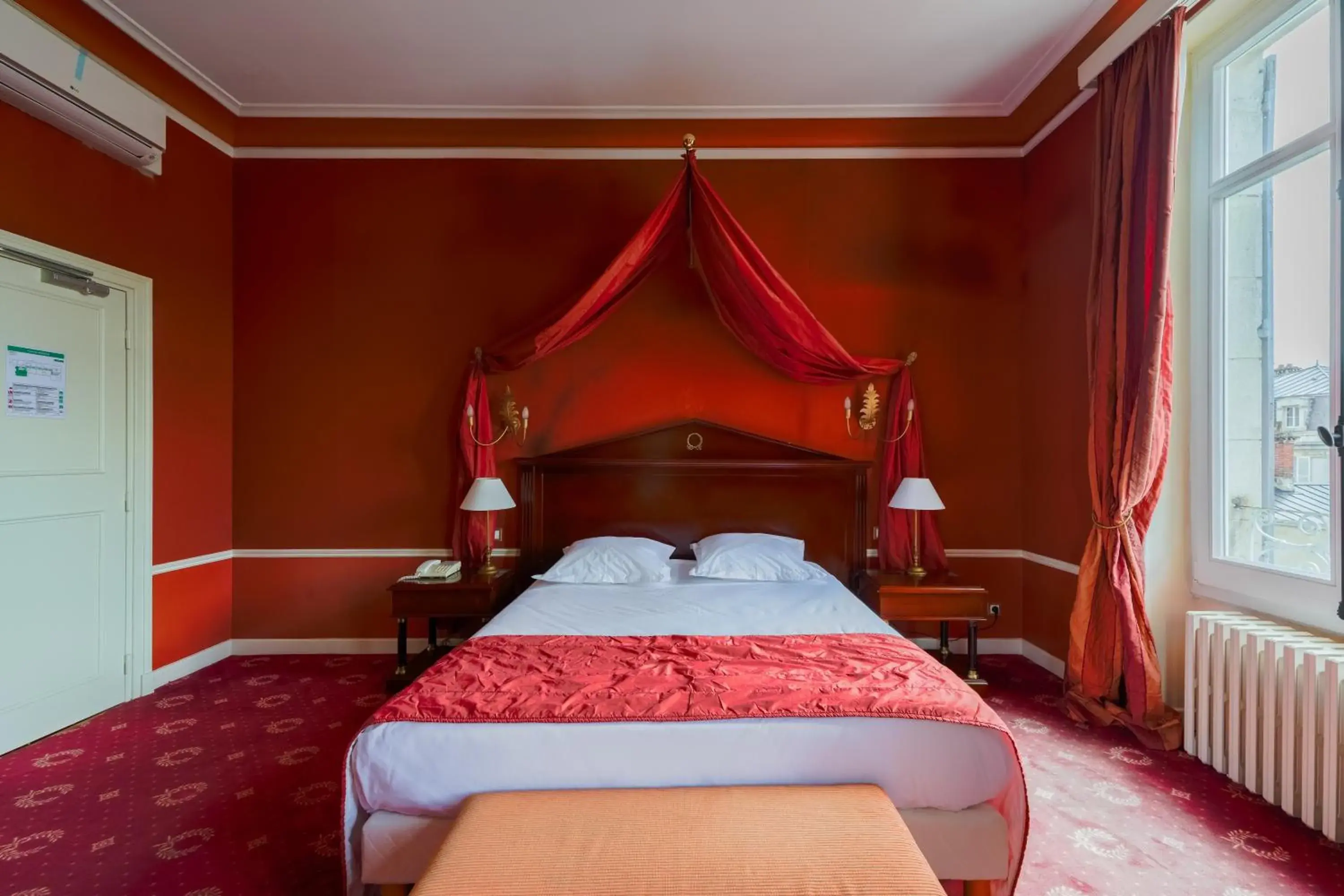 Junior Suite in Hôtel Les Maréchaux Junior Suite in Hôtel Les Maréchaux