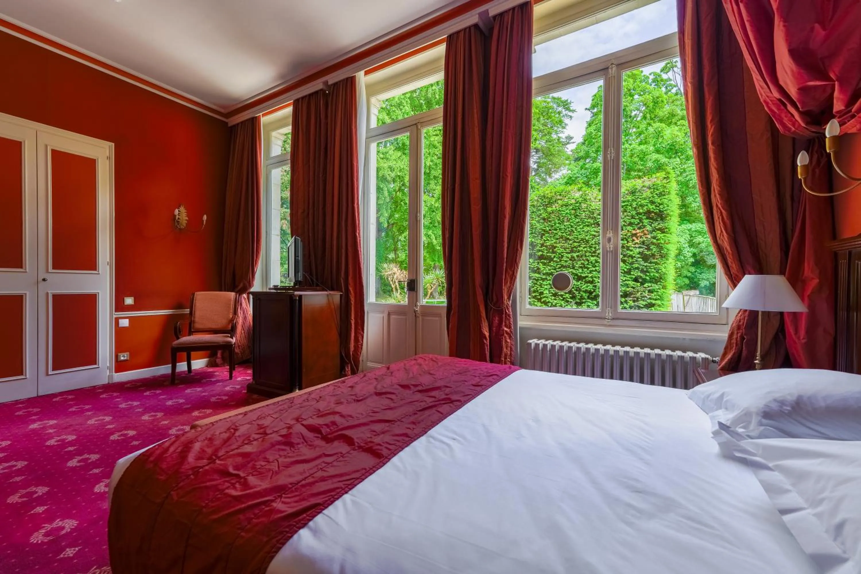 Photo of the whole room, Bed in Hôtel Les Maréchaux