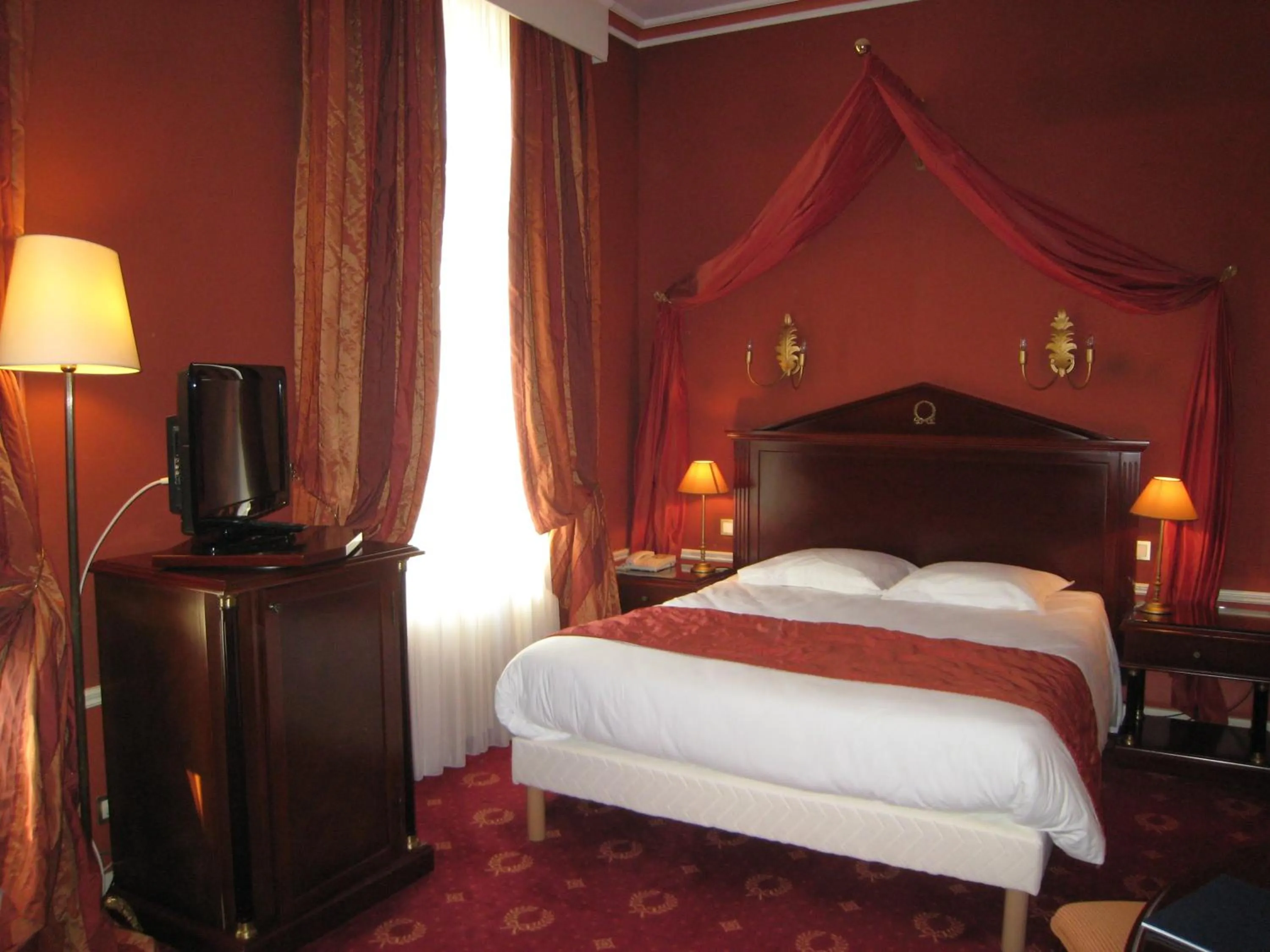 Bedroom, Bed in Hôtel Les Maréchaux
