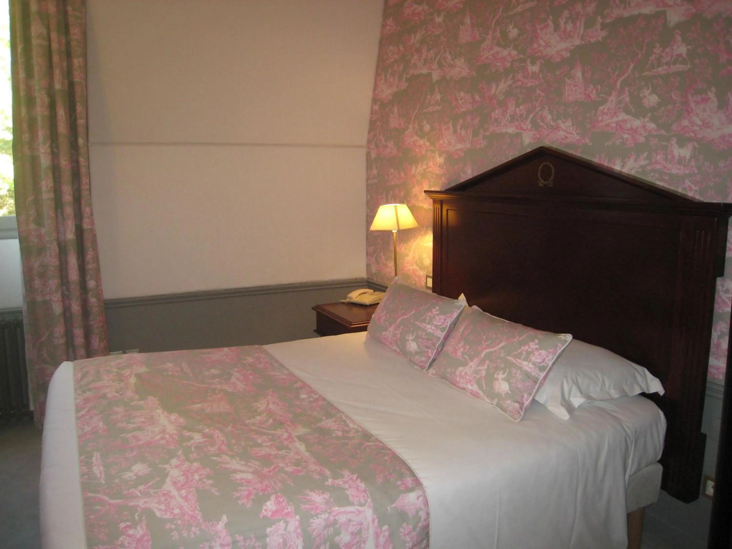 Bed in Hôtel Les Maréchaux
