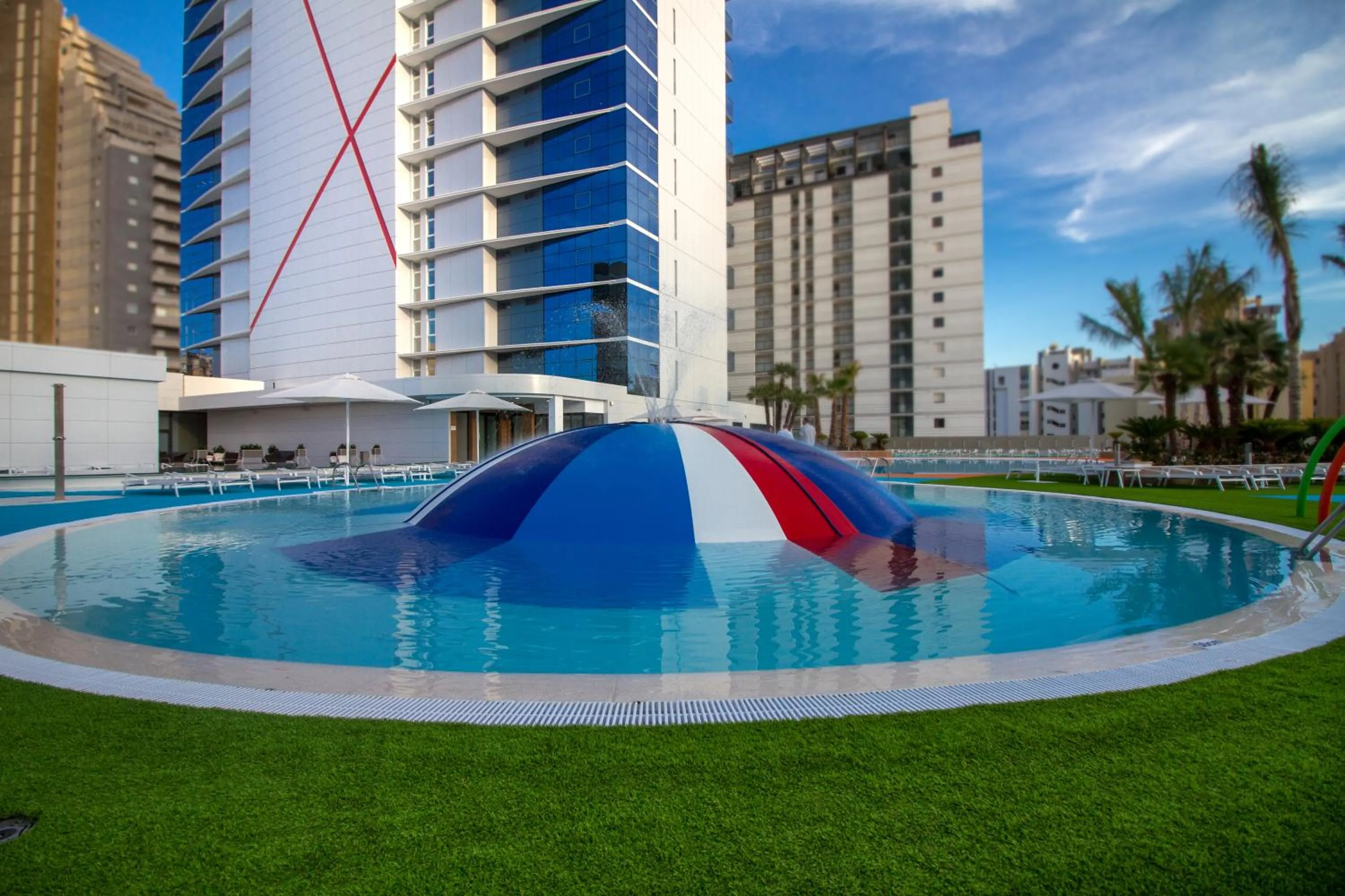 Pool view in ESTIMAR Calpe Suitopia