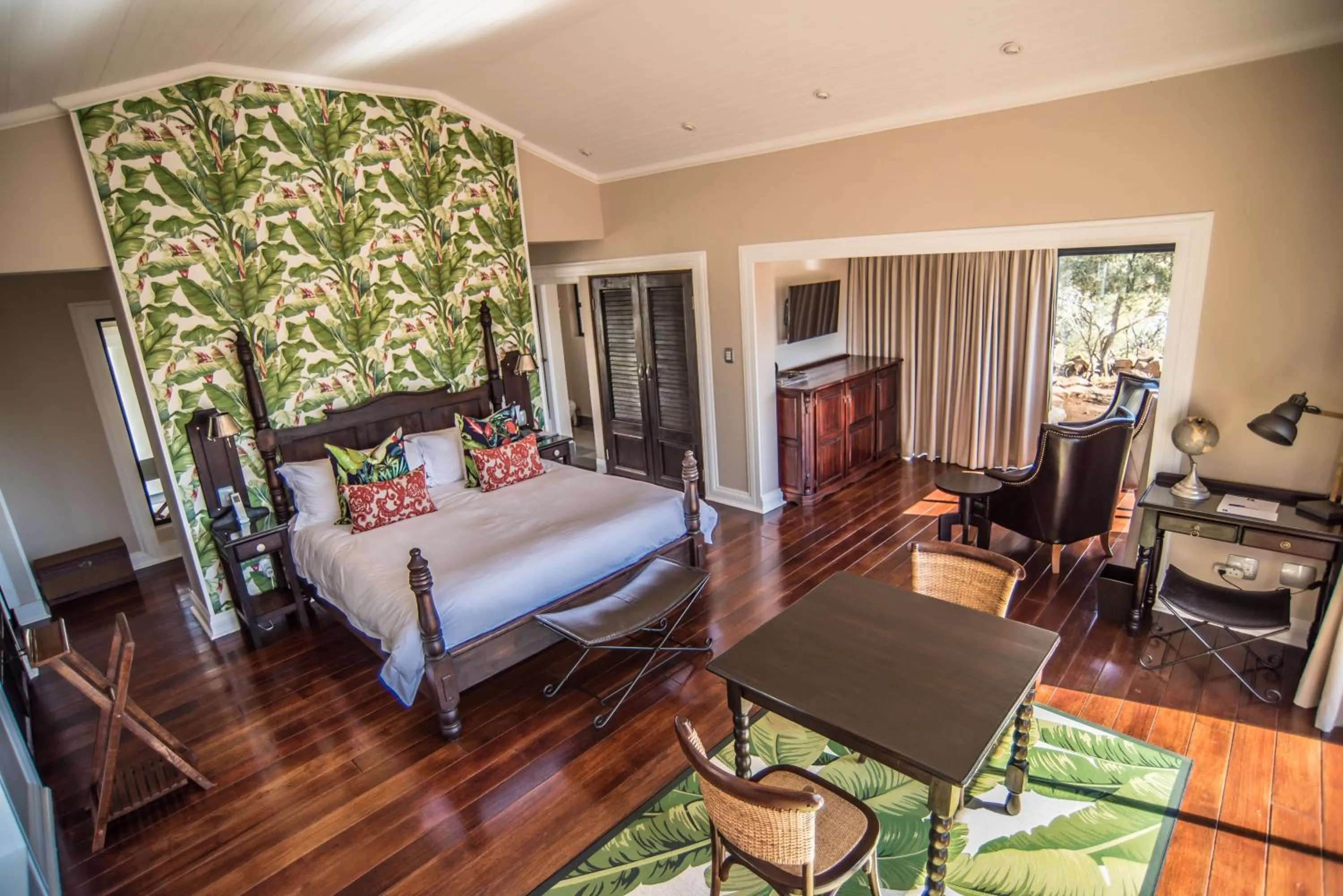 Photo of the whole room, Bed in The Royal Fischer Hotel