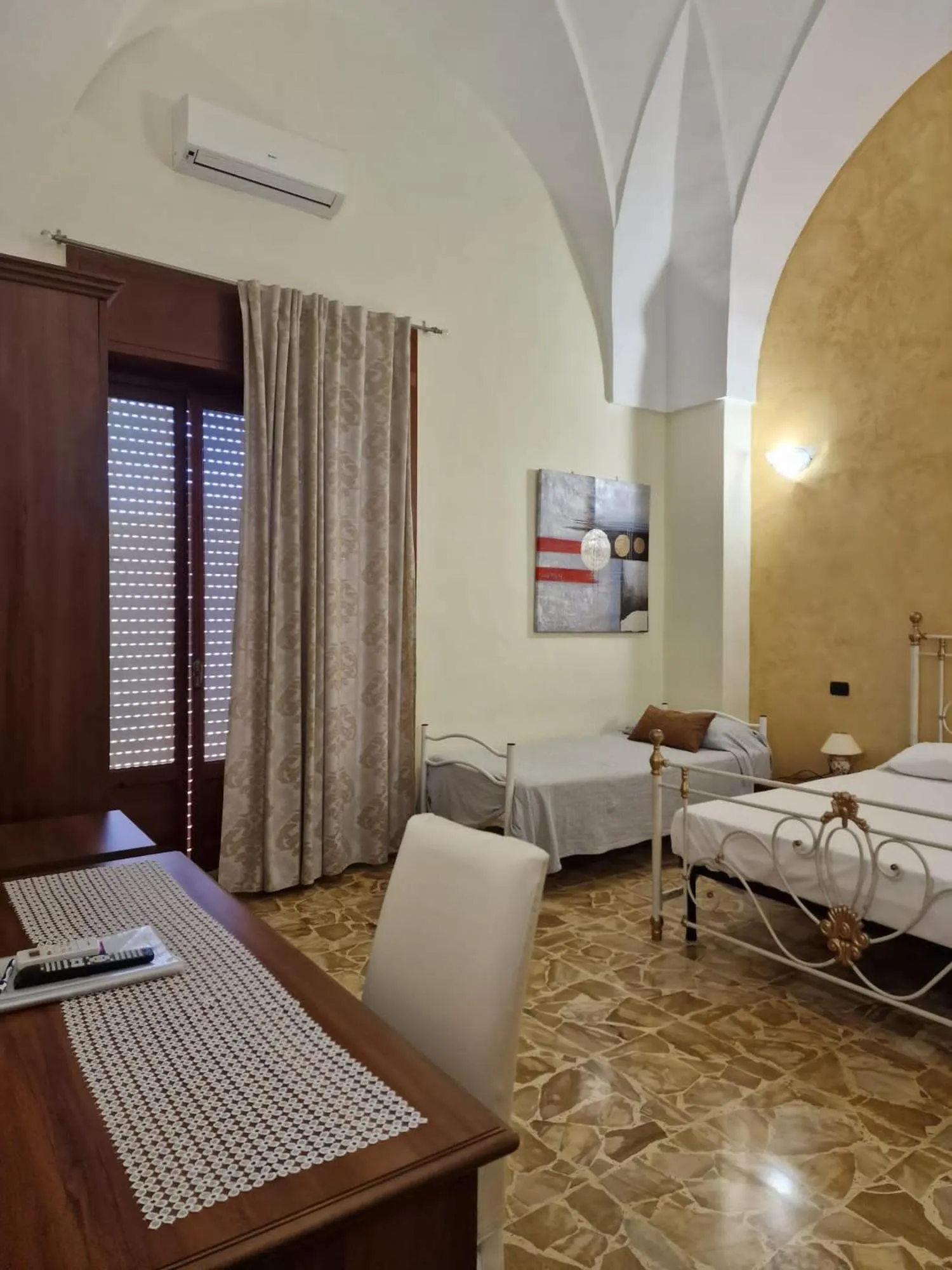 Photo of the whole room in Lu Zezzu