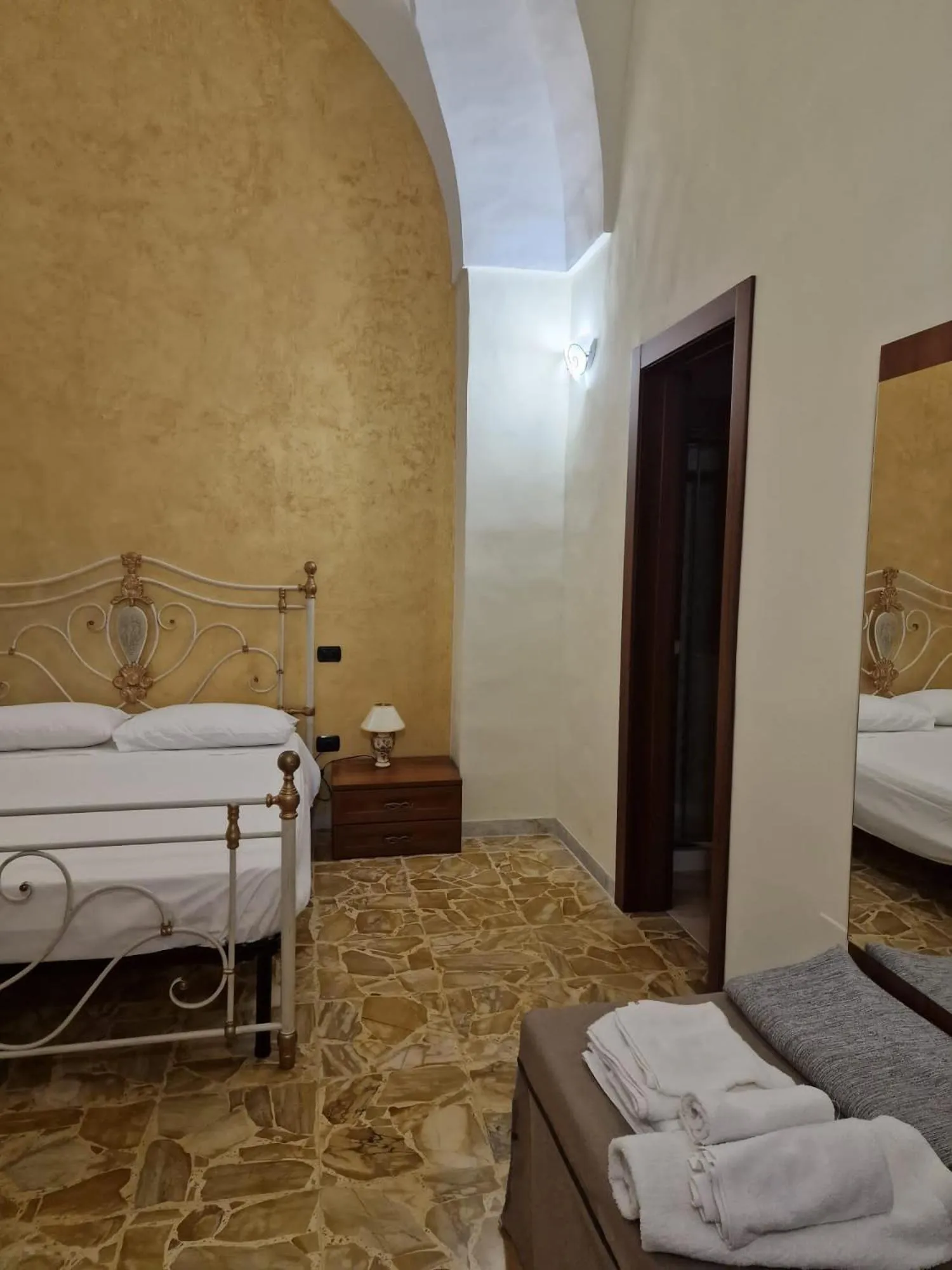 Photo of the whole room in Lu Zezzu