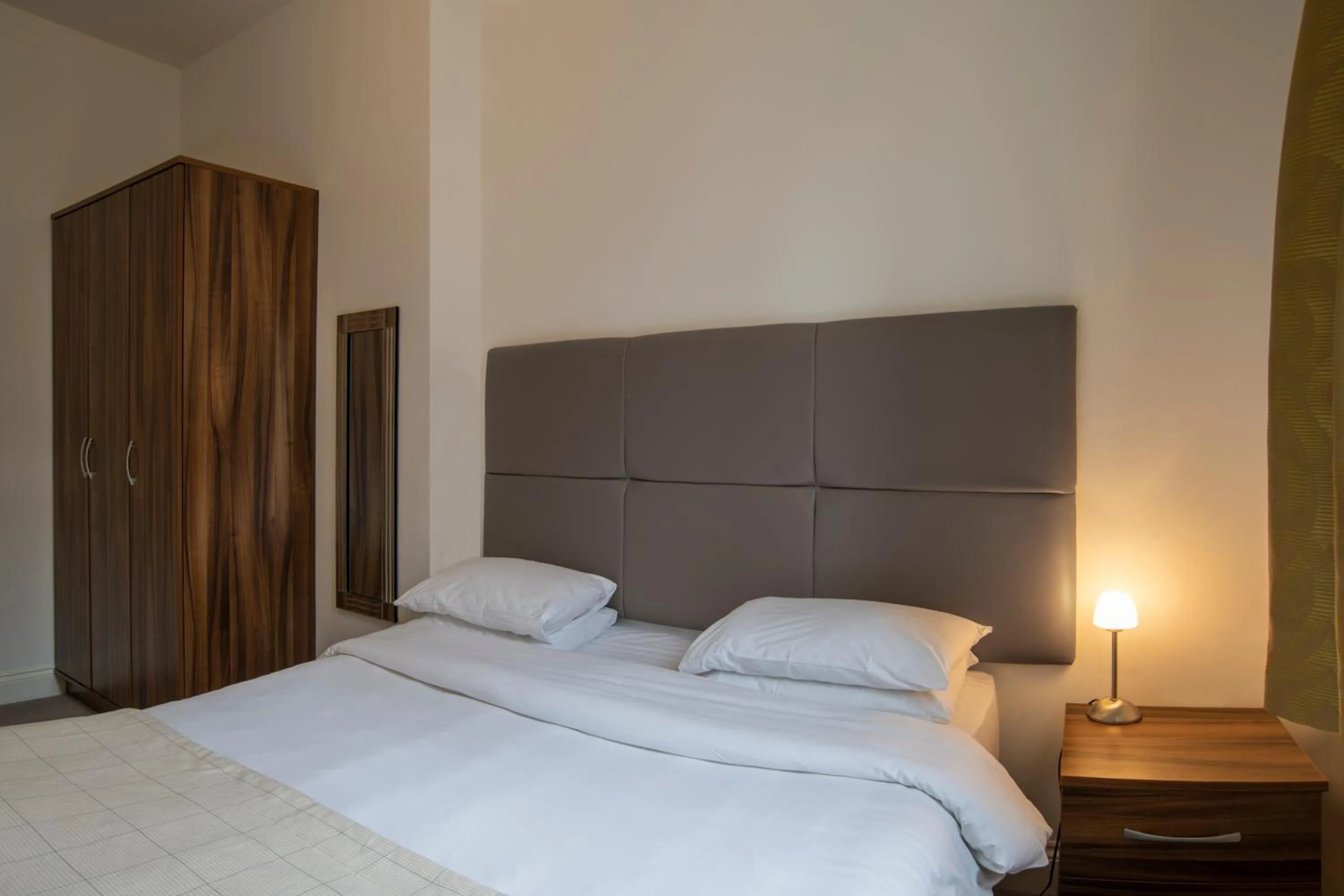 Bedroom, Bed in The Castle Collection - 25 Castle Street