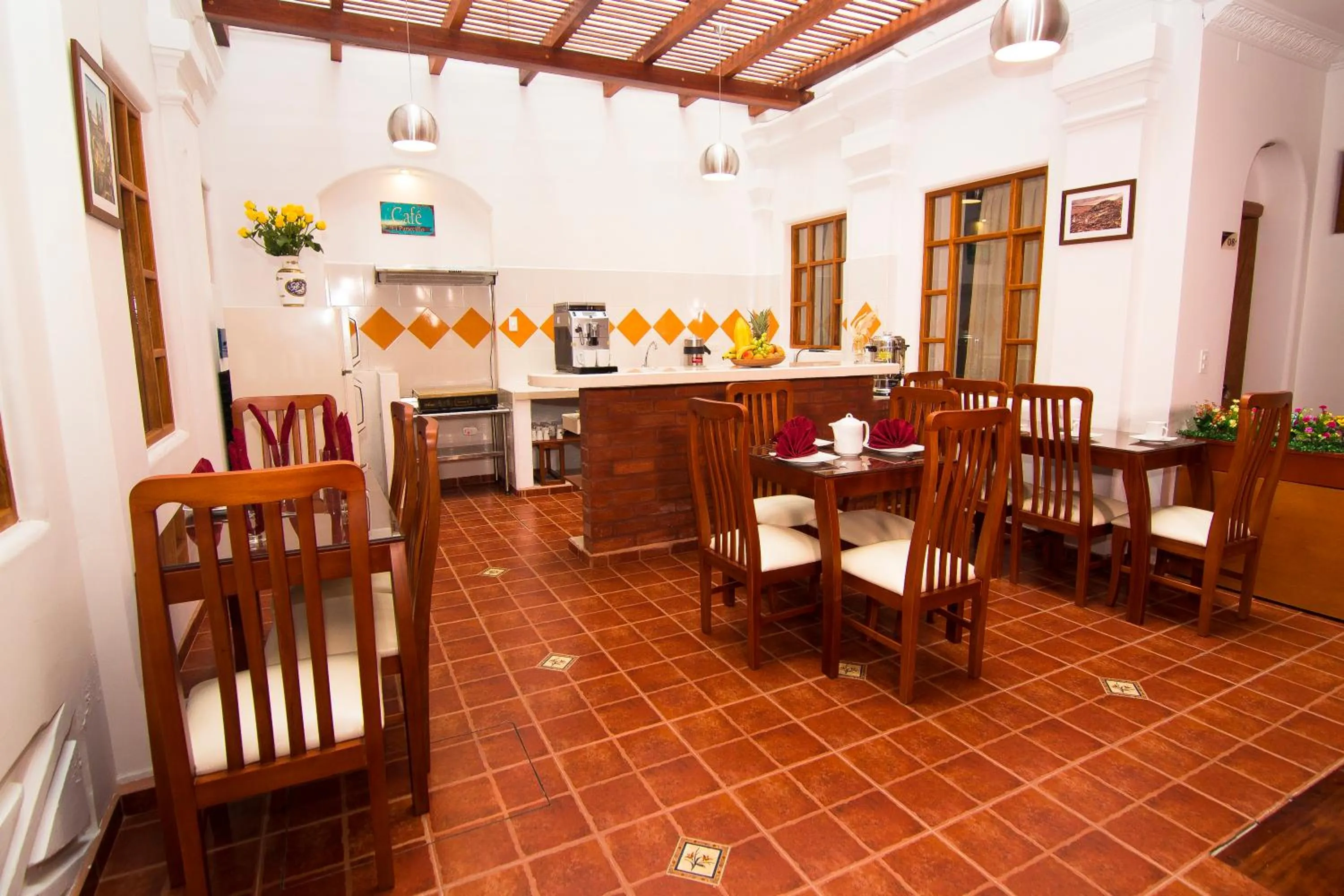 Food and drinks in Casa Hotel Las Plazas